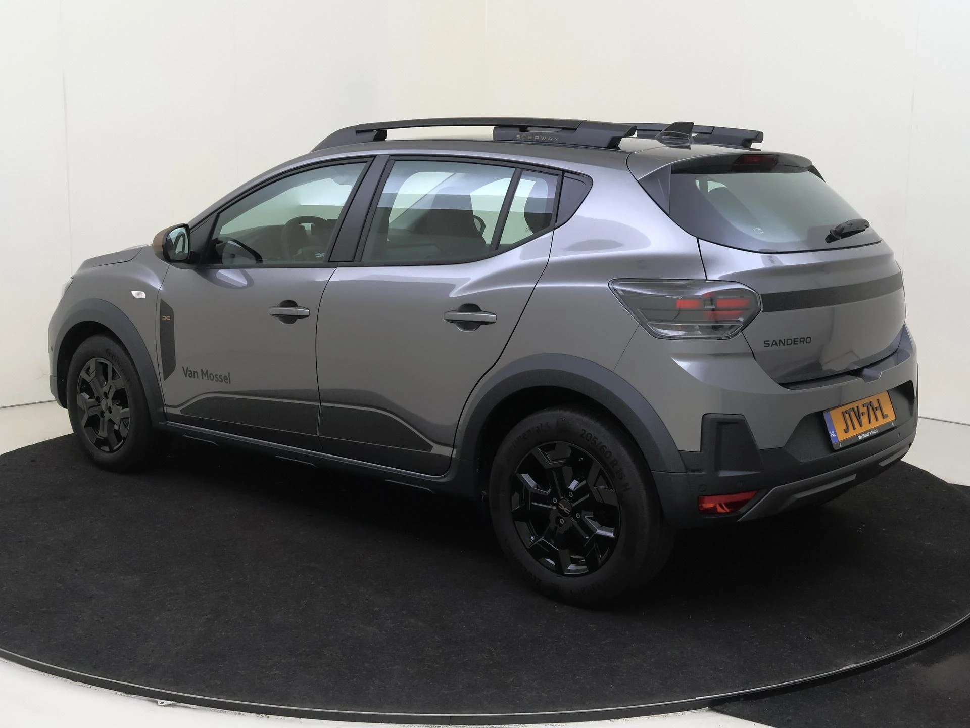 Dacia SanderoStepway met kenteken JTV-71-L – autofoto 4