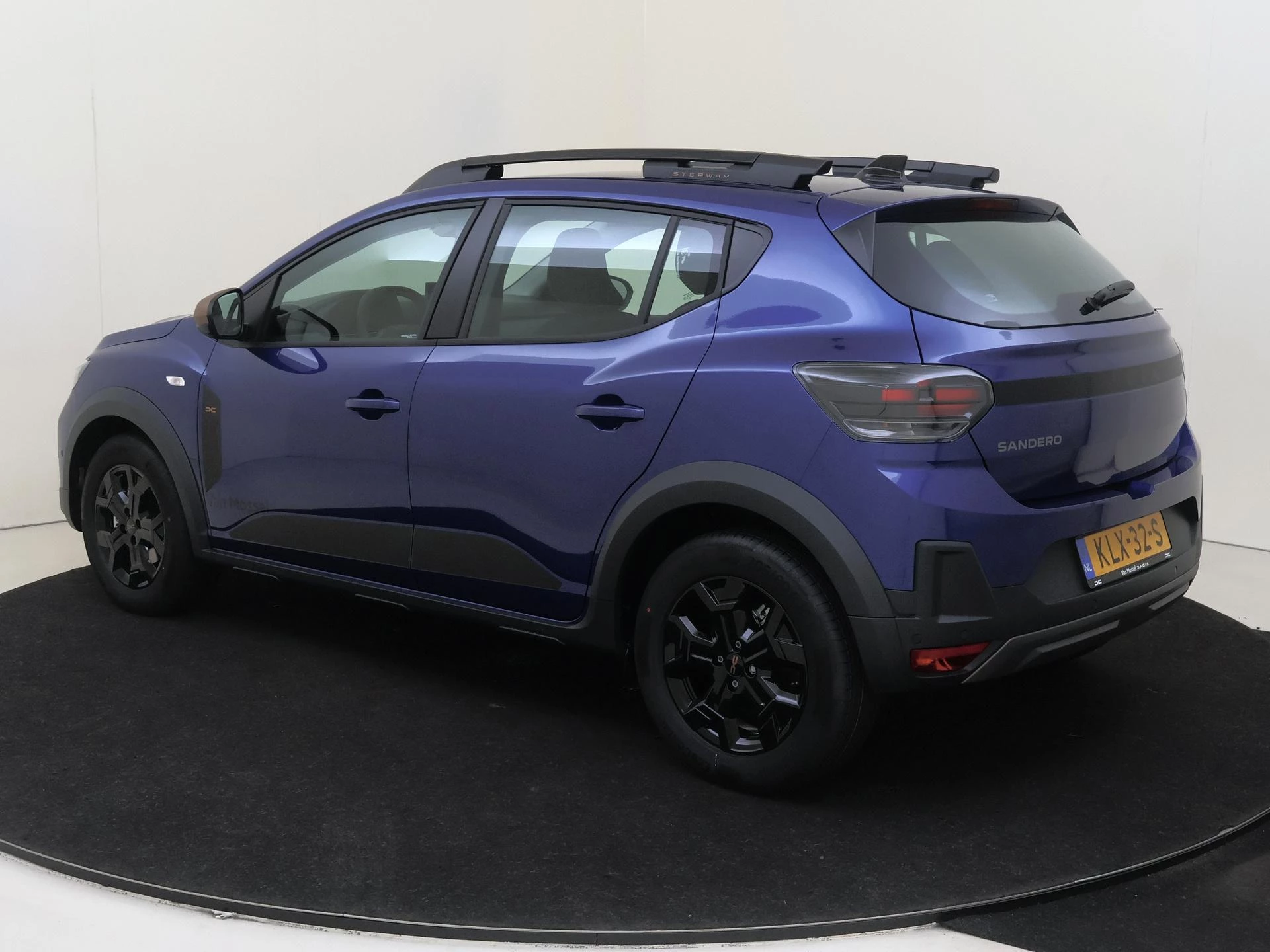 Dacia SanderoStepway met kenteken KLX-32-S – autofoto 4