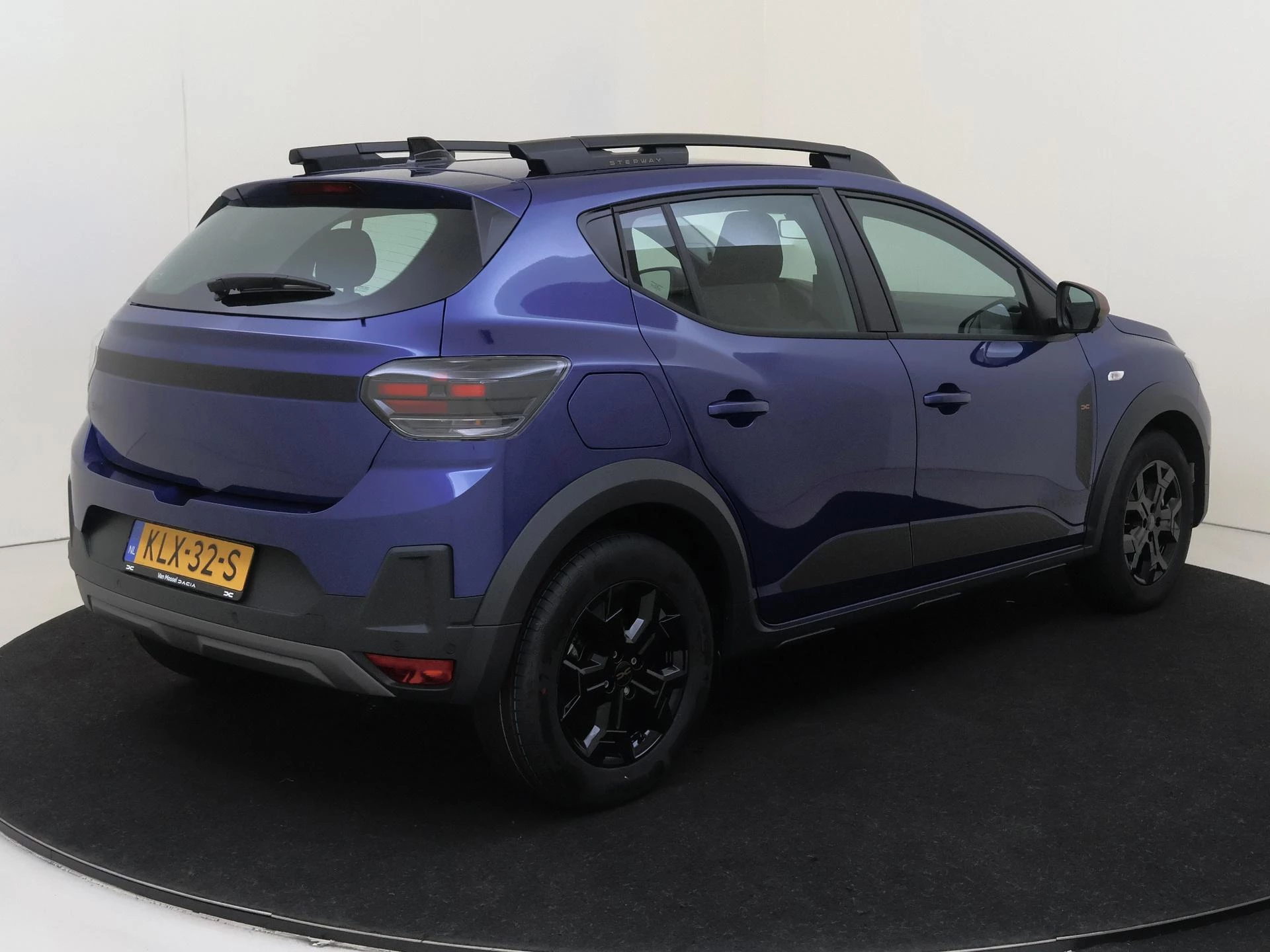 Dacia SanderoStepway met kenteken KLX-32-S – autofoto 5