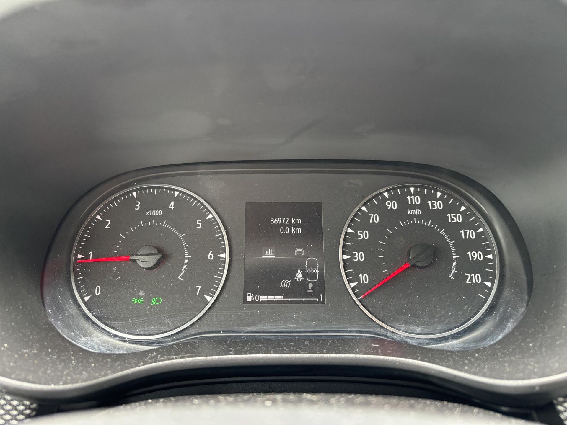 Dacia SanderoStepway met kenteken N-737-JJ – dashboard