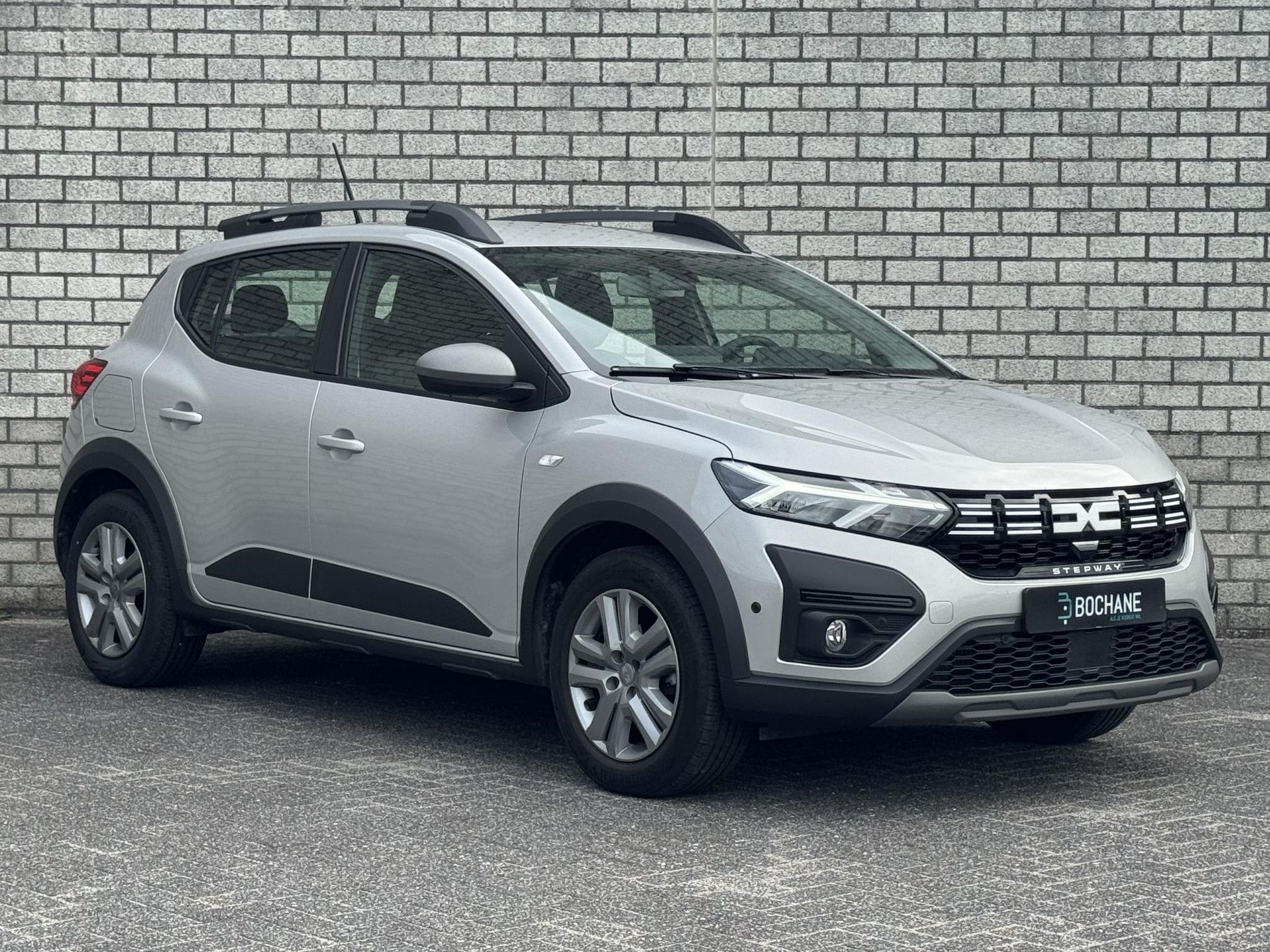 Dacia SanderoStepway met kenteken T-873-JF – achteraanzicht