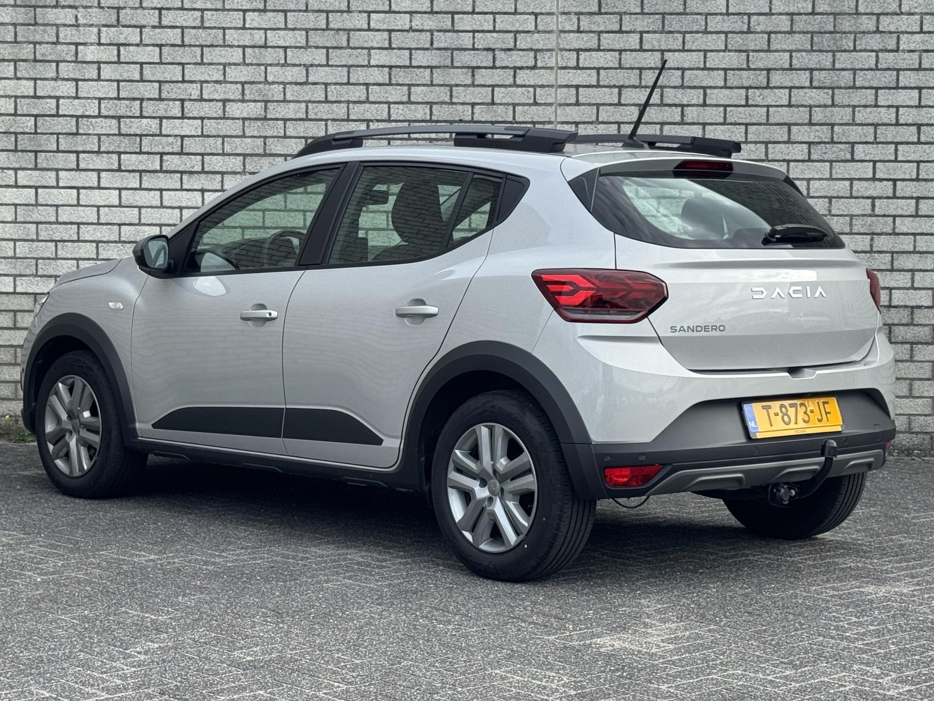 Dacia SanderoStepway met kenteken T-873-JF – interieur
