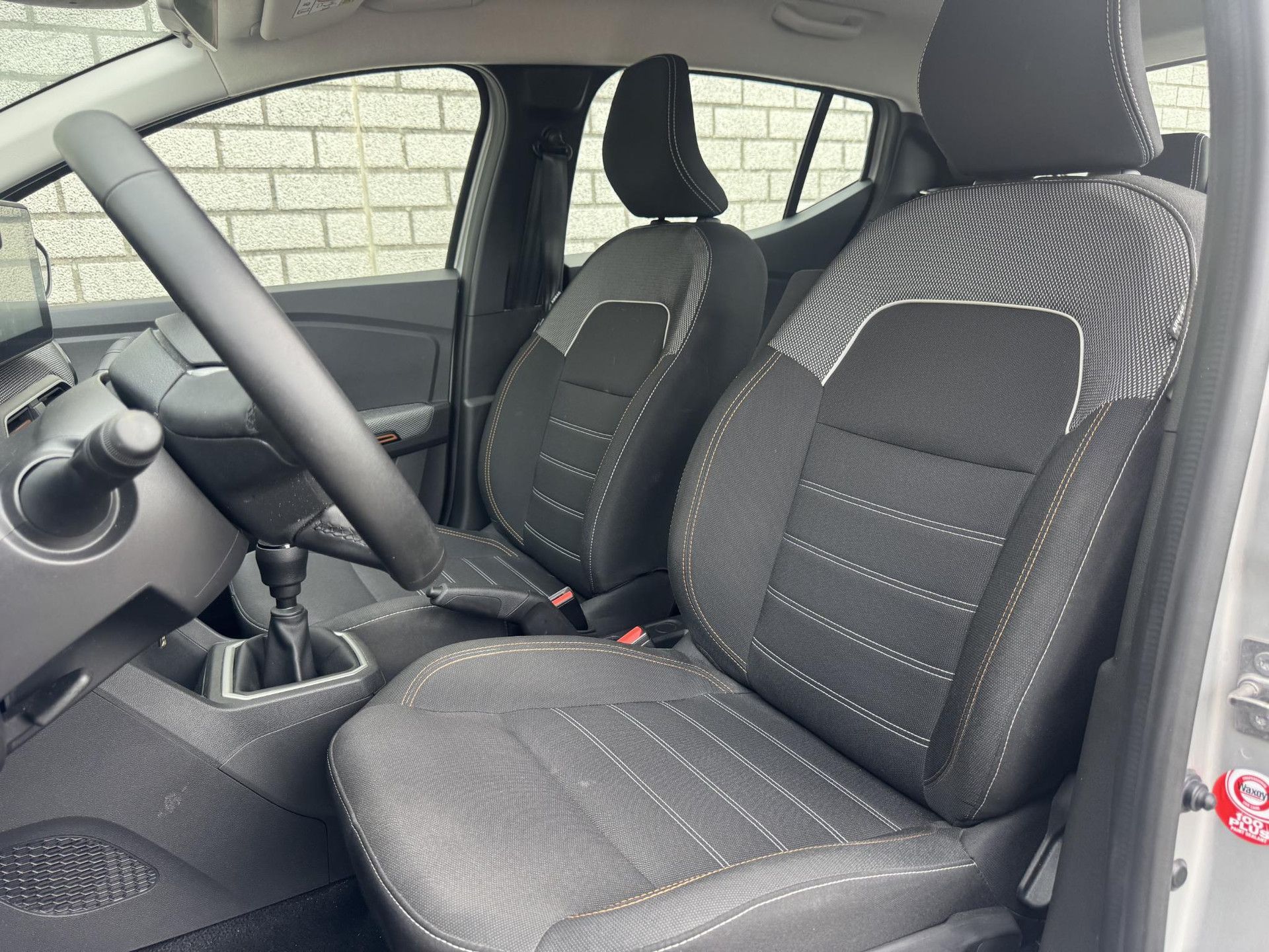 Dacia SanderoStepway met kenteken T-873-JF – dashboard