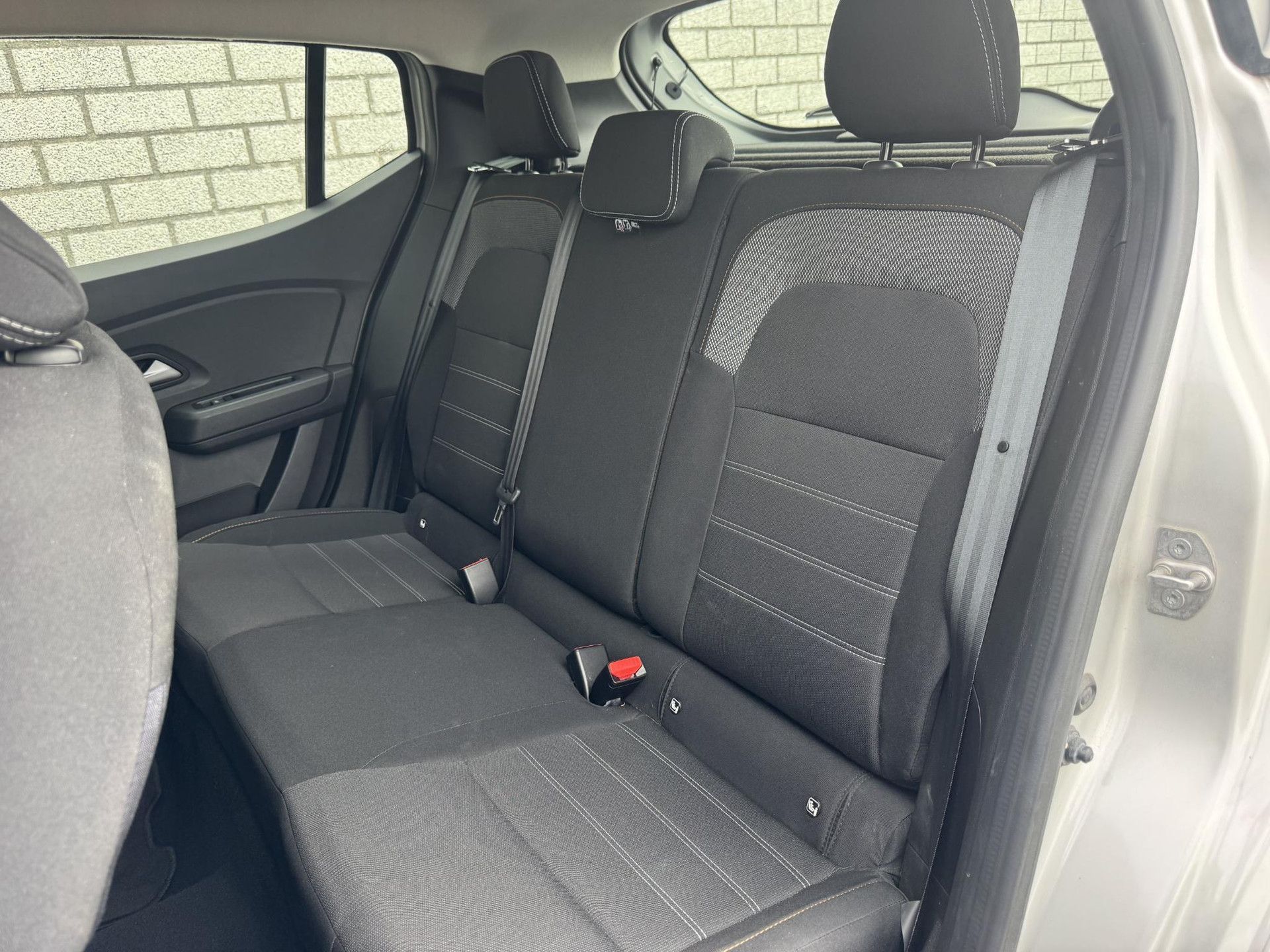 Dacia SanderoStepway met kenteken T-873-JF – detailfoto