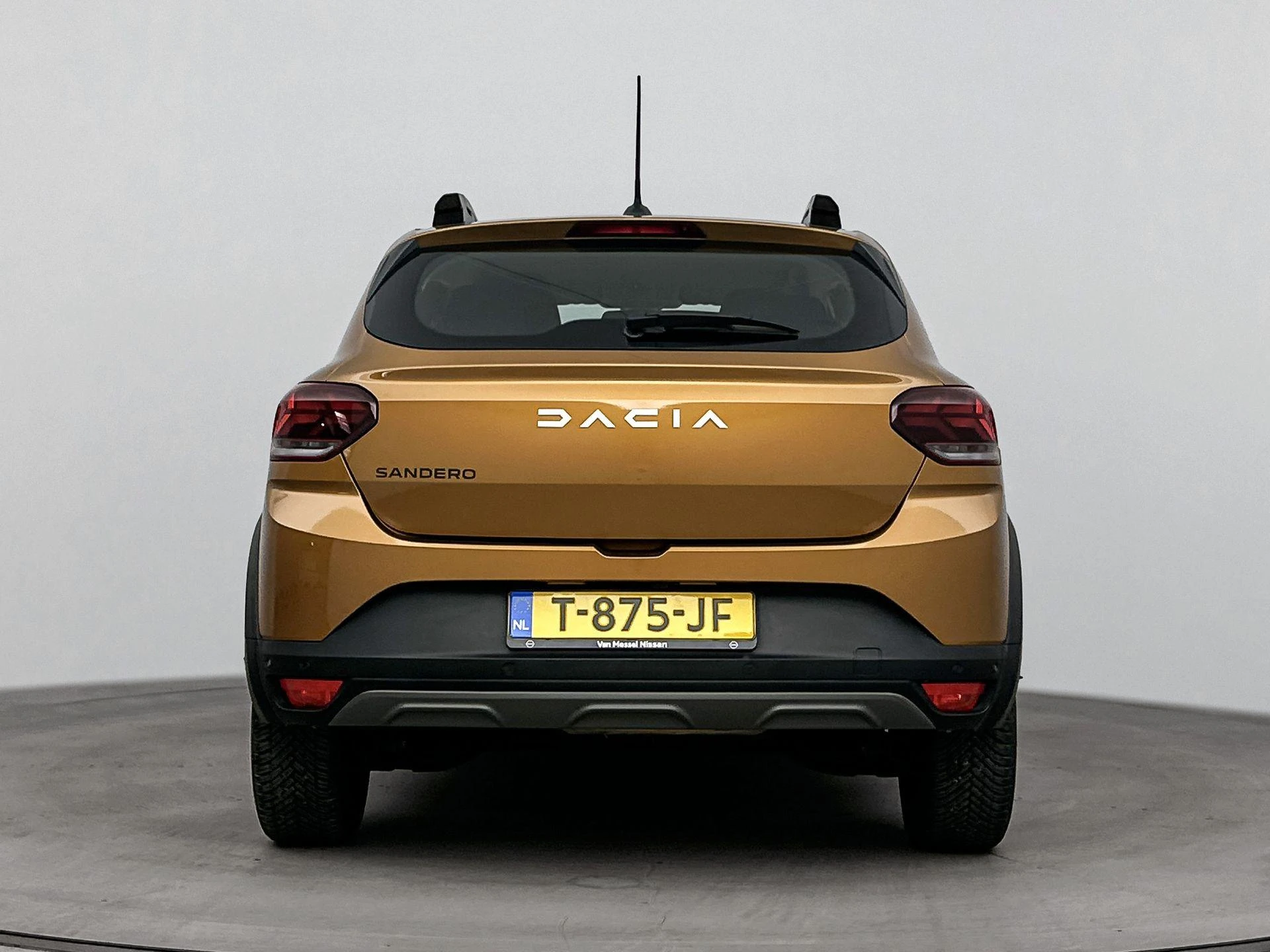 Dacia SanderoStepway met kenteken T-875-JF – autofoto 5