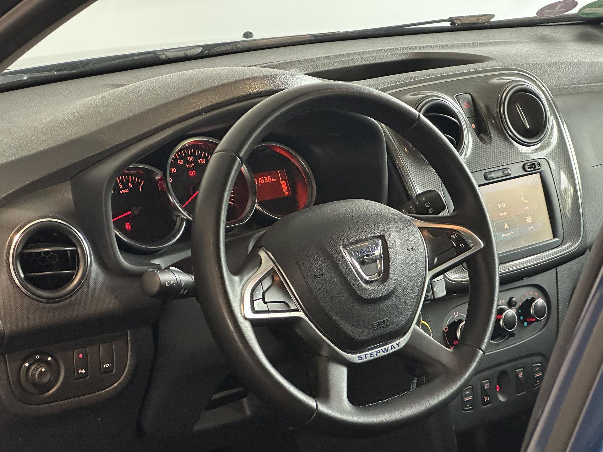 Dacia SanderoStepway met kenteken TL-131-J – interieur