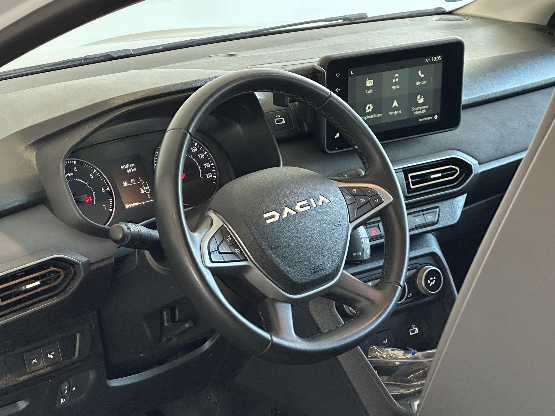 Dacia SanderoStepway met kenteken X-858-FL – interieur