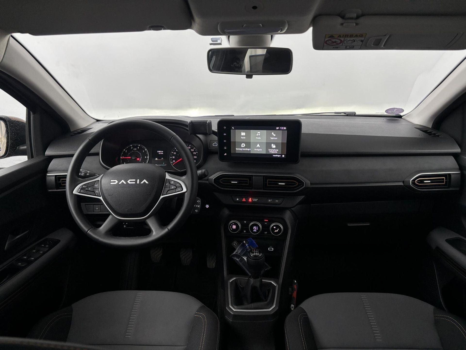 Dacia SanderoStepway met kenteken Z-919-KD – interieur