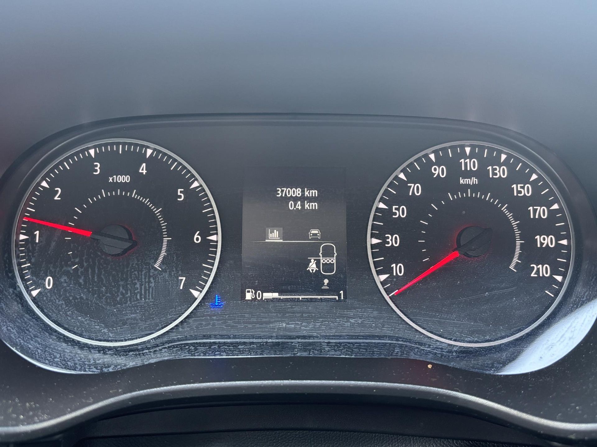 Dacia SanderoStepway met kenteken Z-919-KD – dashboard