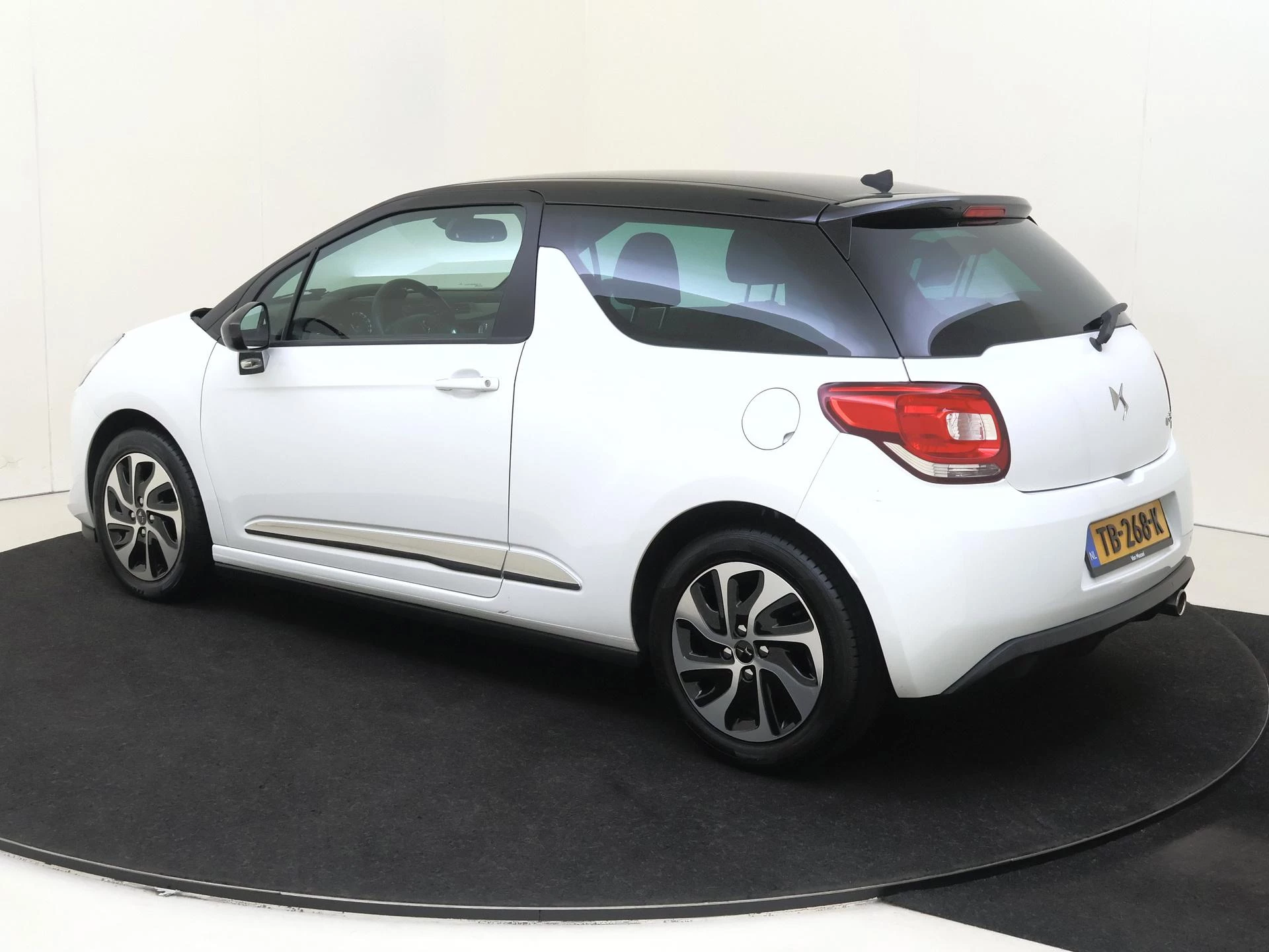 DS DS3 met kenteken 55100 – autofoto 4