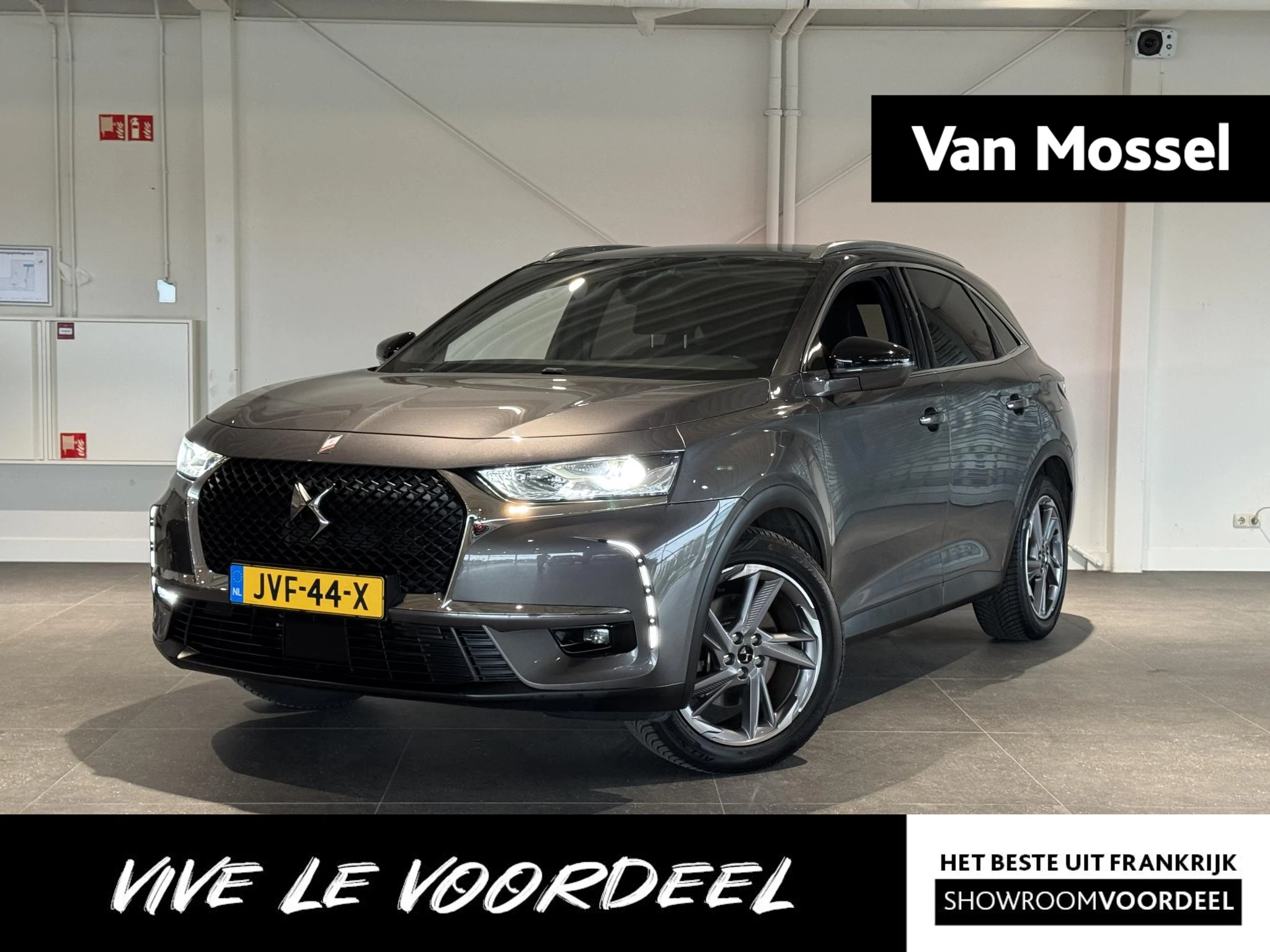 DS DS7 met kenteken JVF-44-X – autofoto 2