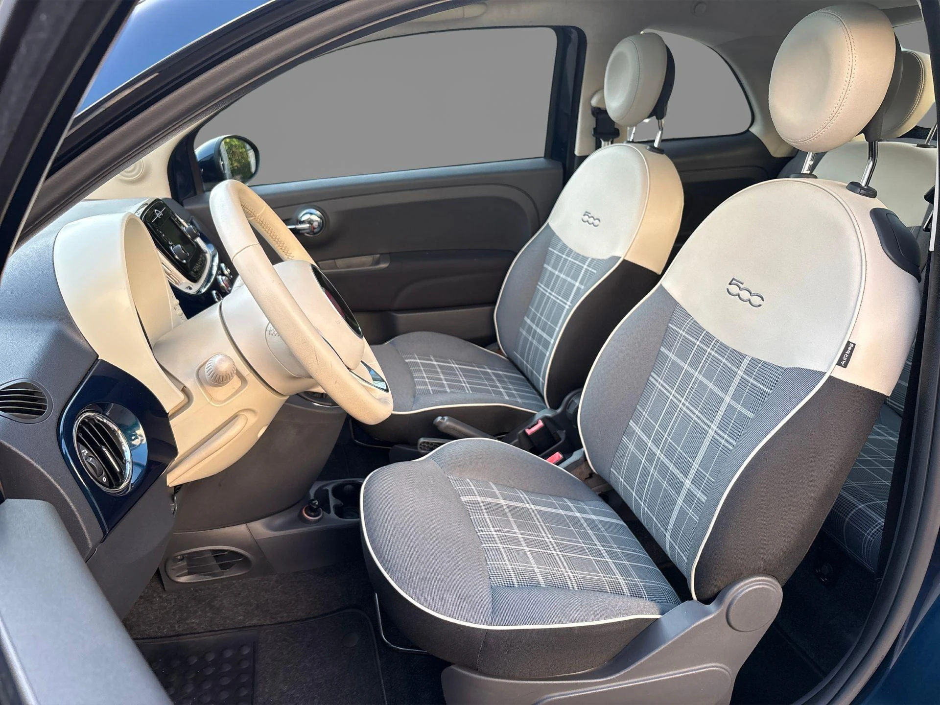 Fiat 500 met kenteken 55100 – autofoto 4