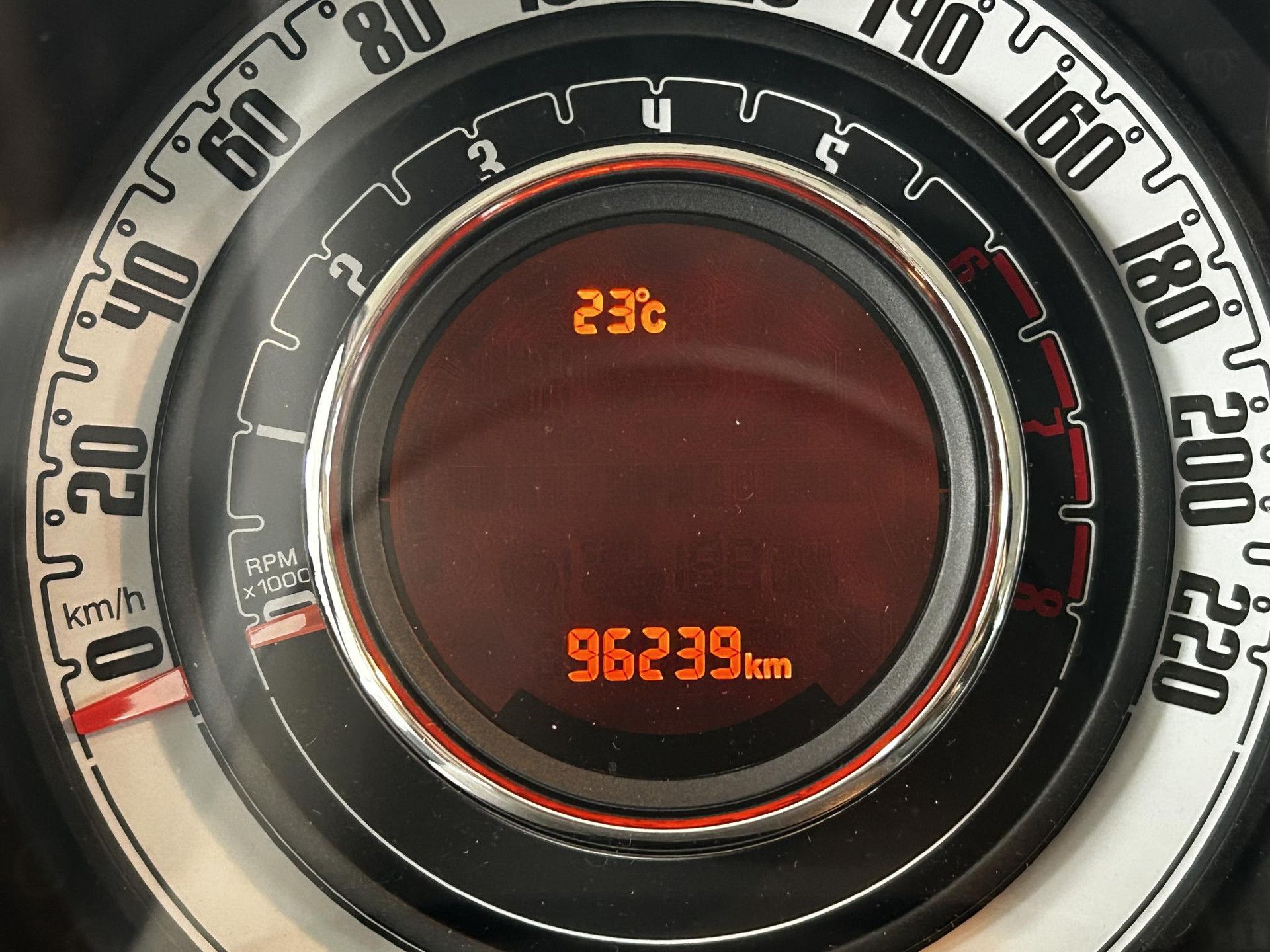 Fiat 500 met kenteken H-311-DL – dashboard