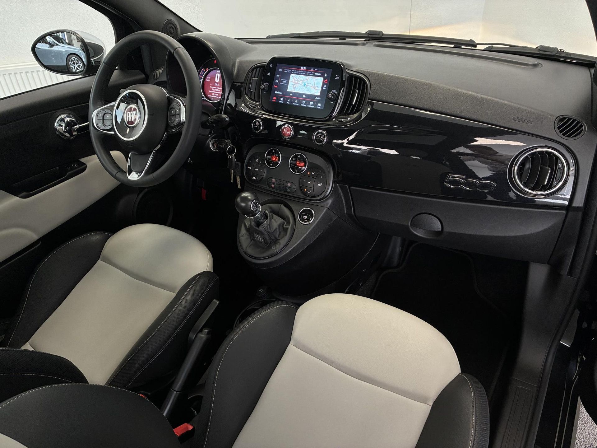 Fiat 500 met kenteken X-168-LS – detailfoto