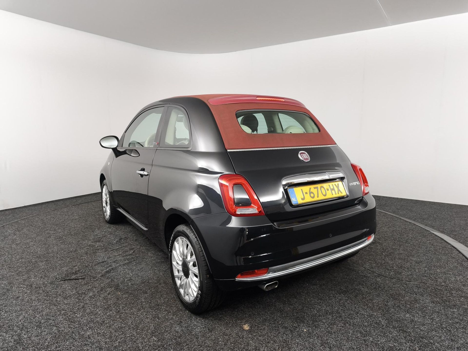Fiat 500C met kenteken J-670-HX – detailfoto