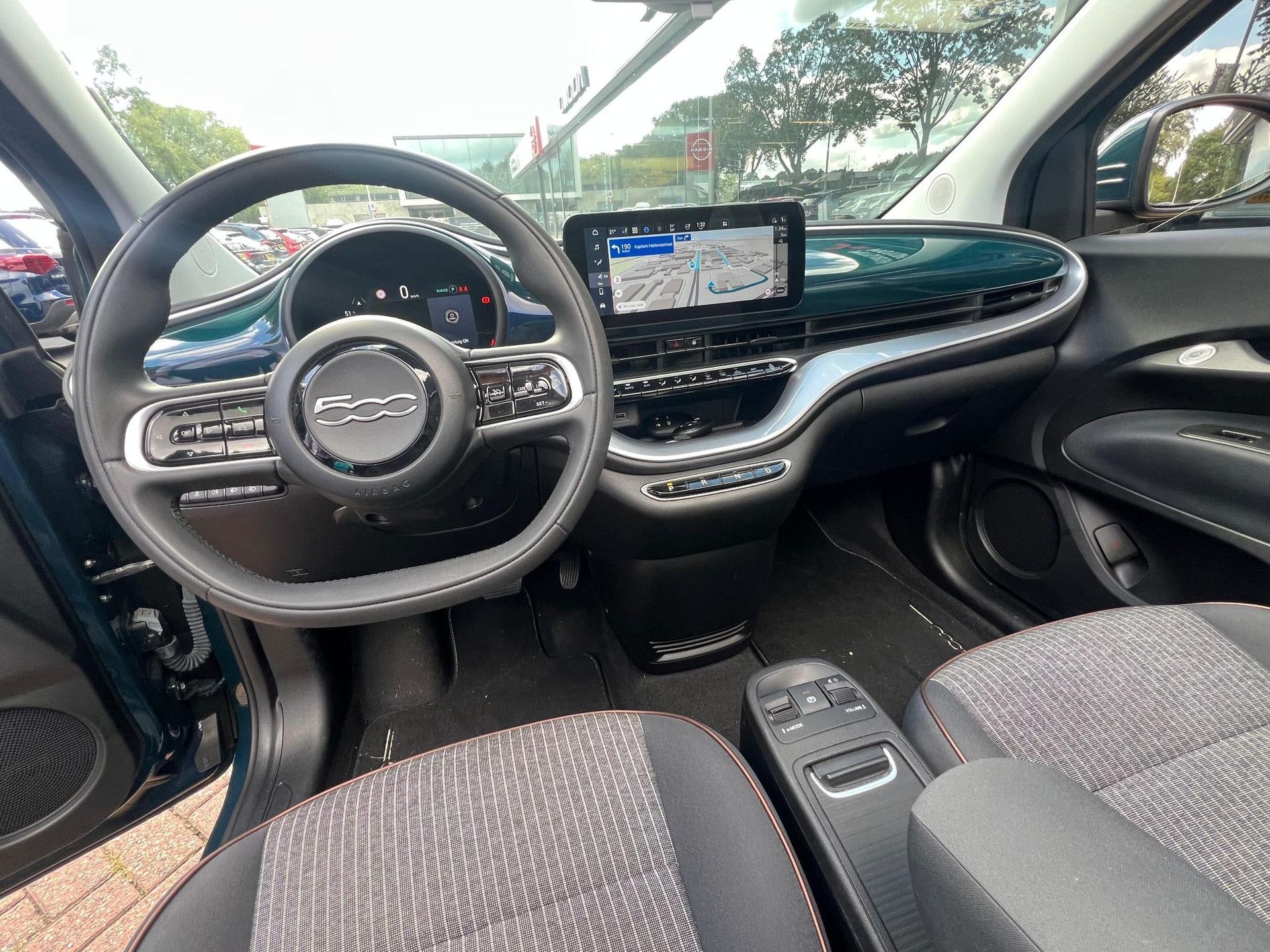 Fiat 500C met kenteken KFZ-85-V – detailfoto