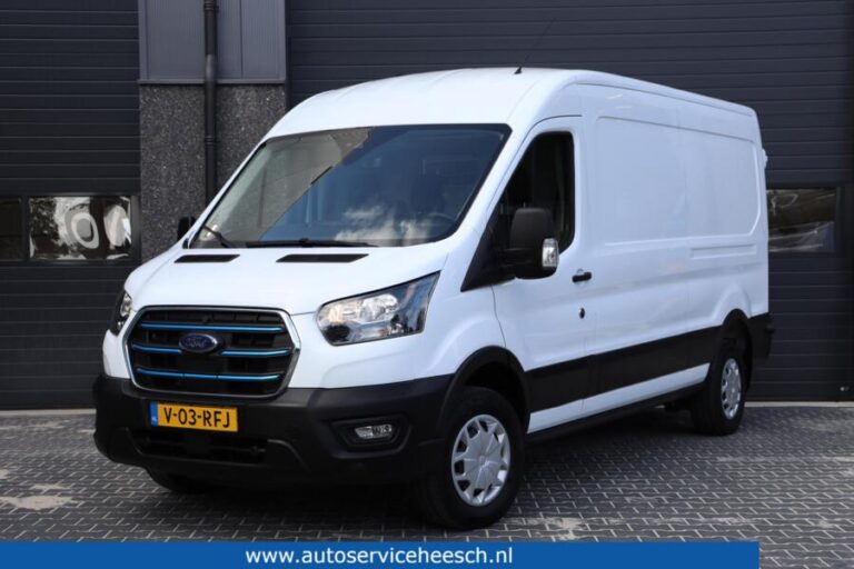 Ford E-Transit met kenteken V-03-RFJ – vooraanzicht