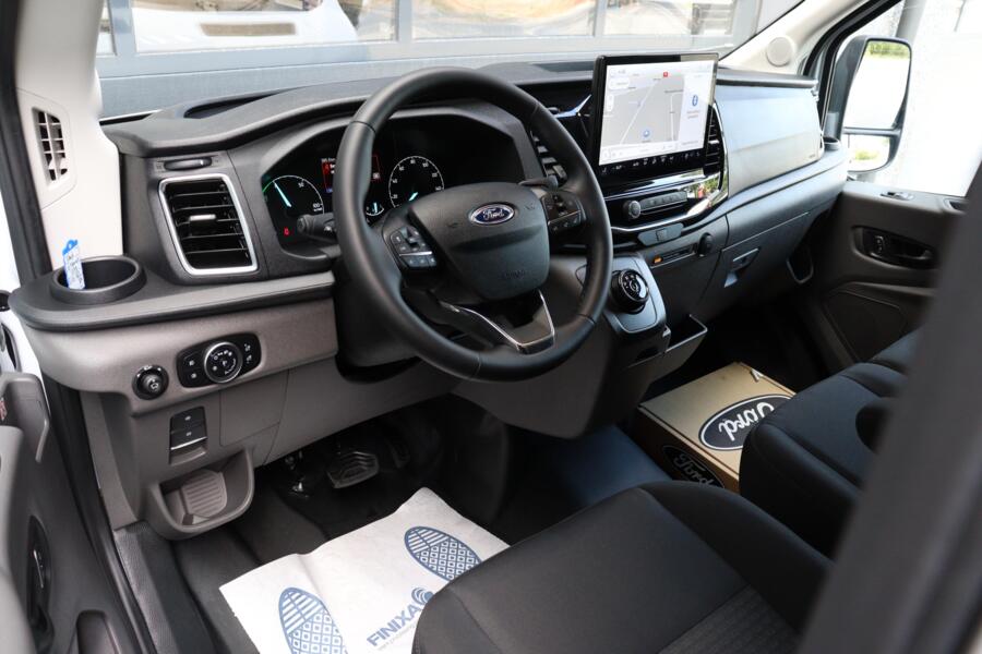 Ford E-Transit met kenteken V-03-RFJ – achteraanzicht