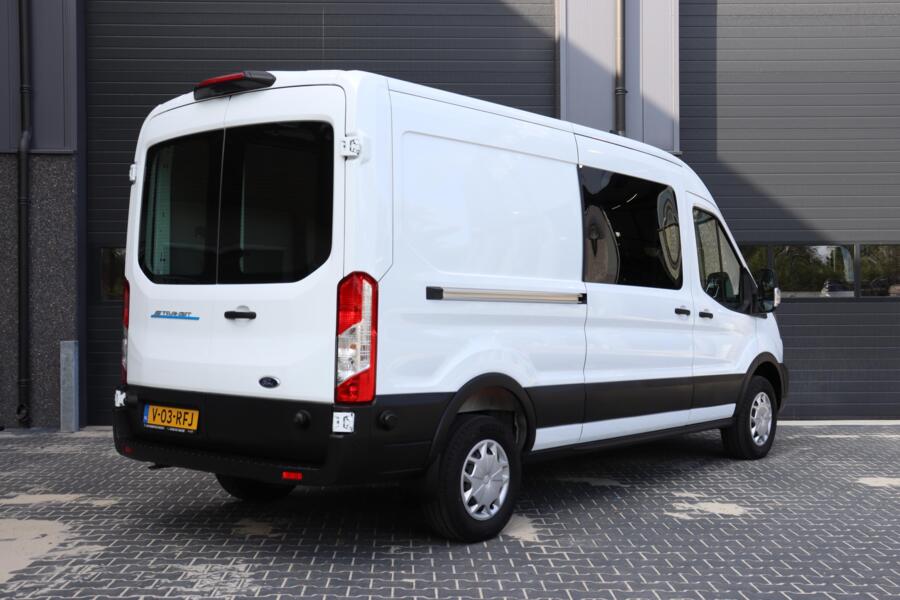 Ford E-Transit met kenteken V-03-RFJ – interieur