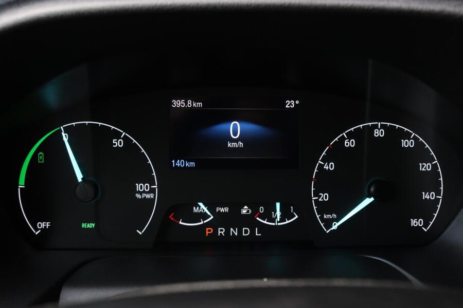 Ford E-Transit met kenteken V-03-RFJ – dashboard