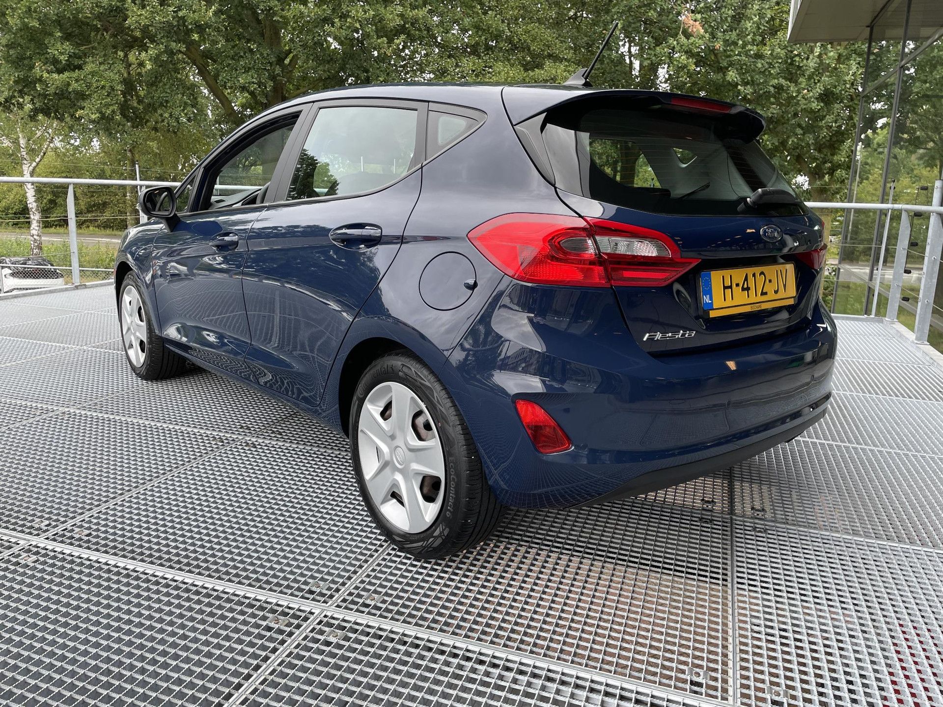 Ford Fiesta met kenteken H-412-JV – achteraanzicht