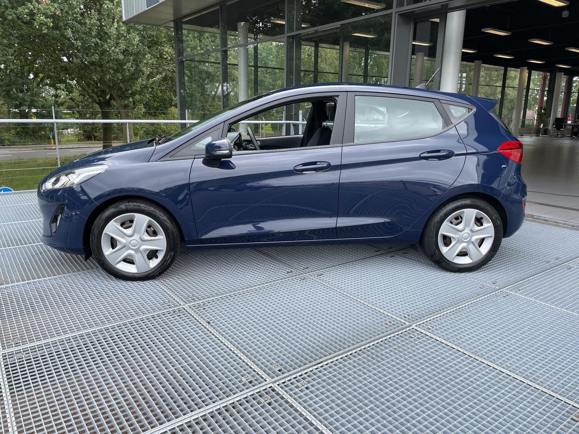 Ford Fiesta met kenteken H-412-JV – interieur