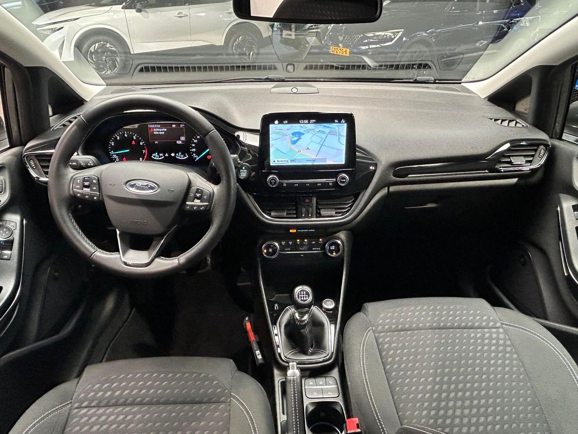 Ford Fiesta met kenteken H-527-BG – interieur