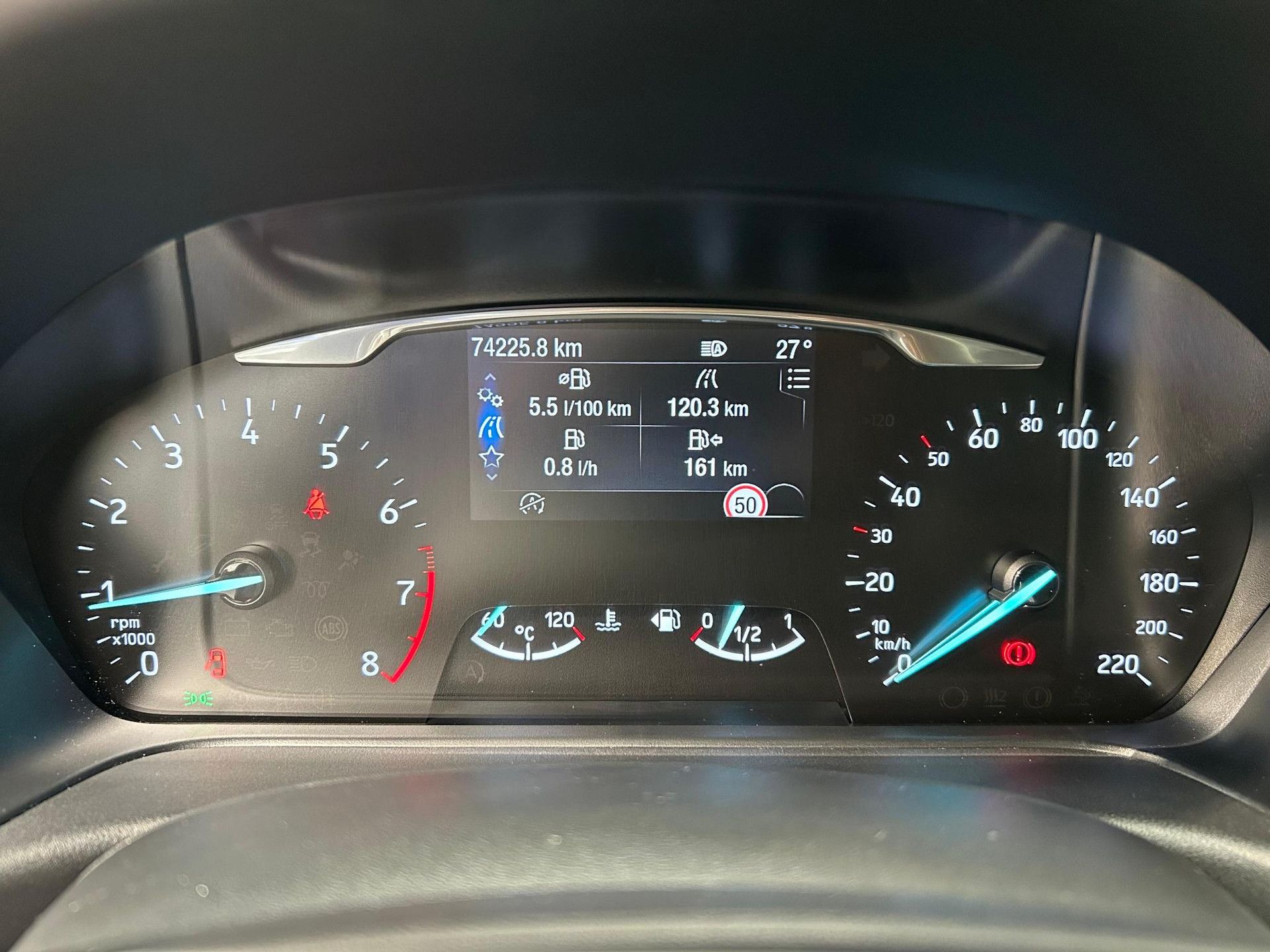 Ford Fiesta met kenteken H-527-BG – dashboard