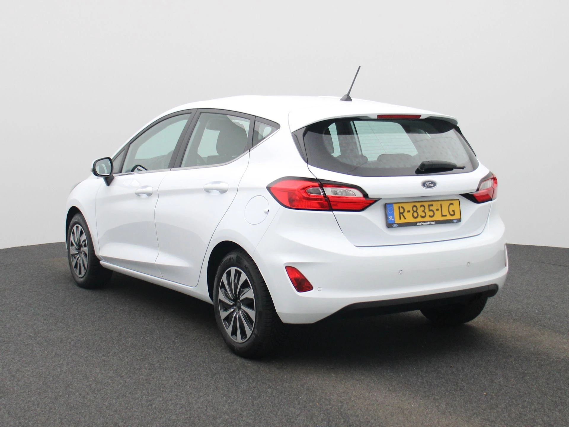 Ford Fiesta met kenteken R-835-LG – autofoto 3