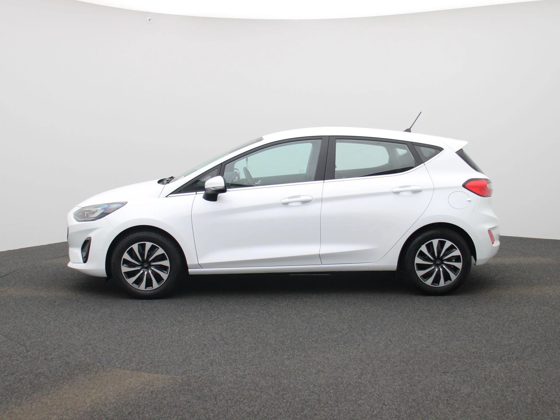 Ford Fiesta met kenteken R-835-LG – autofoto 5