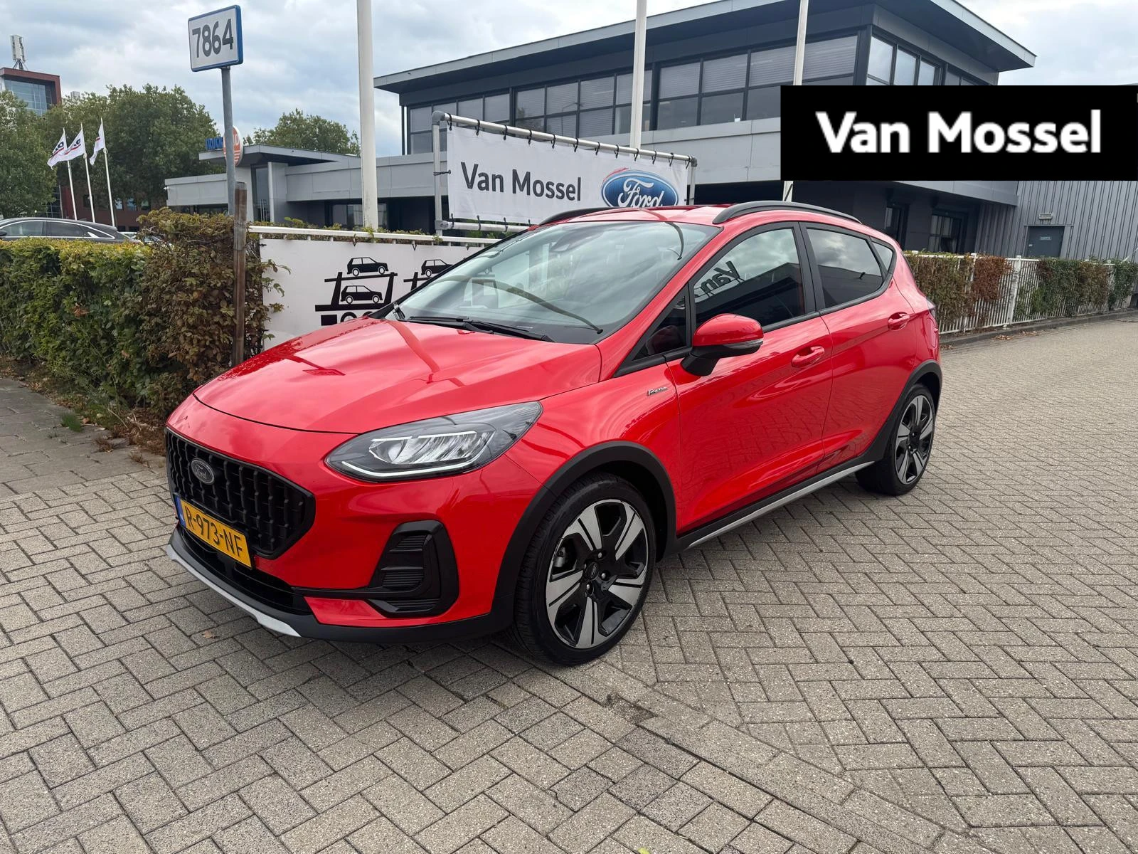 Ford Fiesta met kenteken R-973-NF – autofoto 2