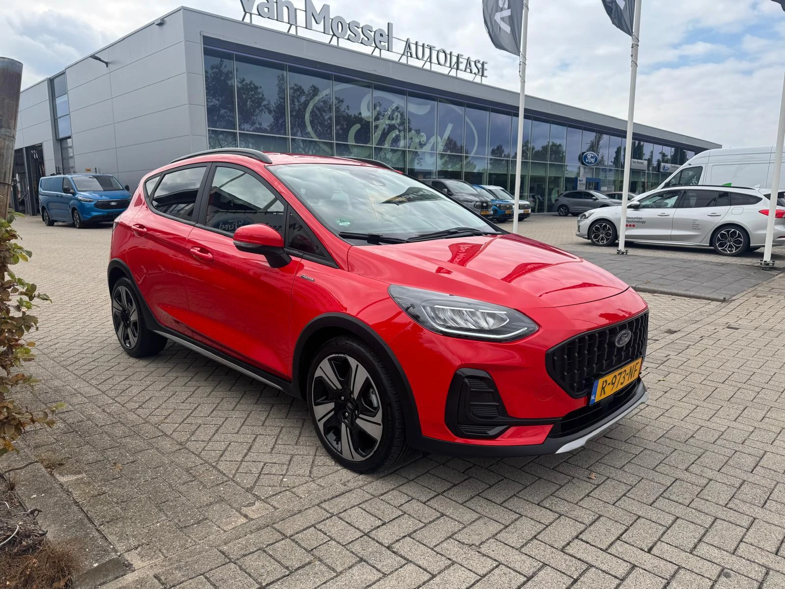 Ford Fiesta met kenteken R-973-NF – autofoto 4