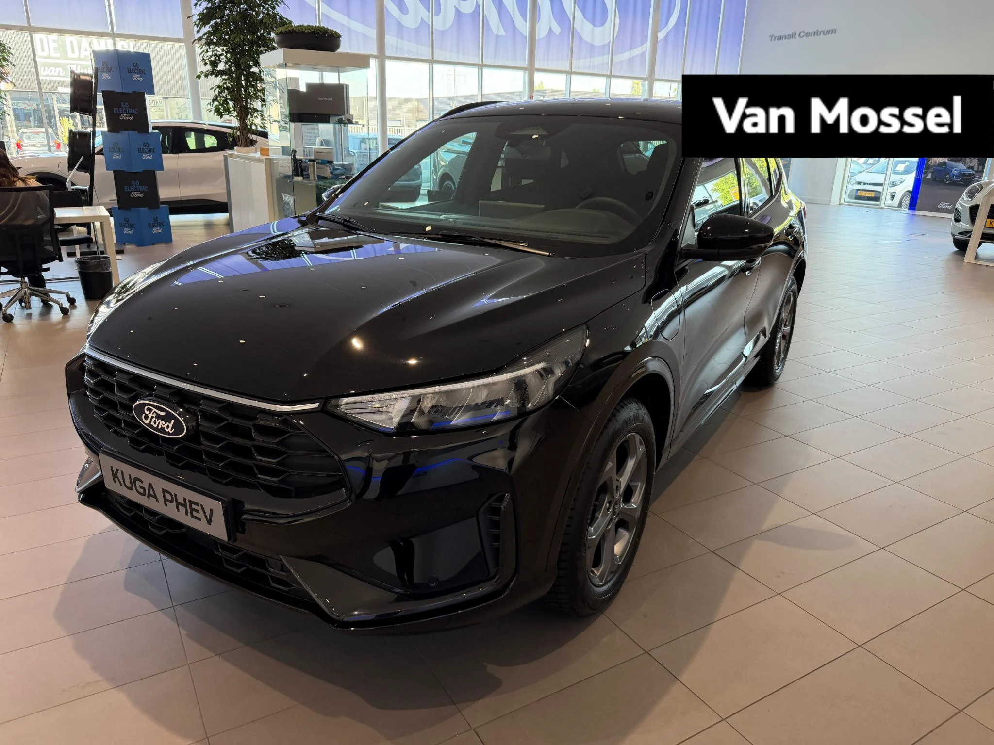 Ford Kuga met kenteken 68 – autofoto 2