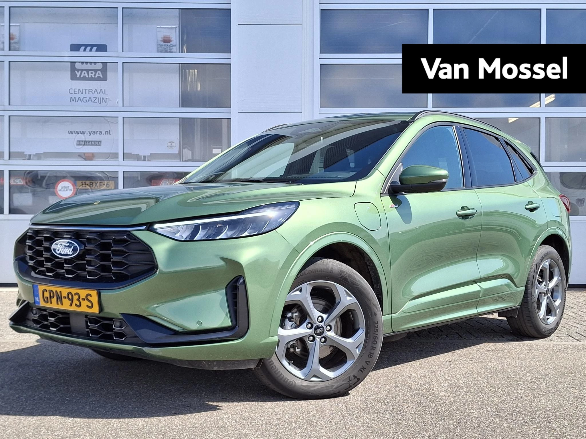 Ford Kuga met kenteken 09100 – autofoto 2