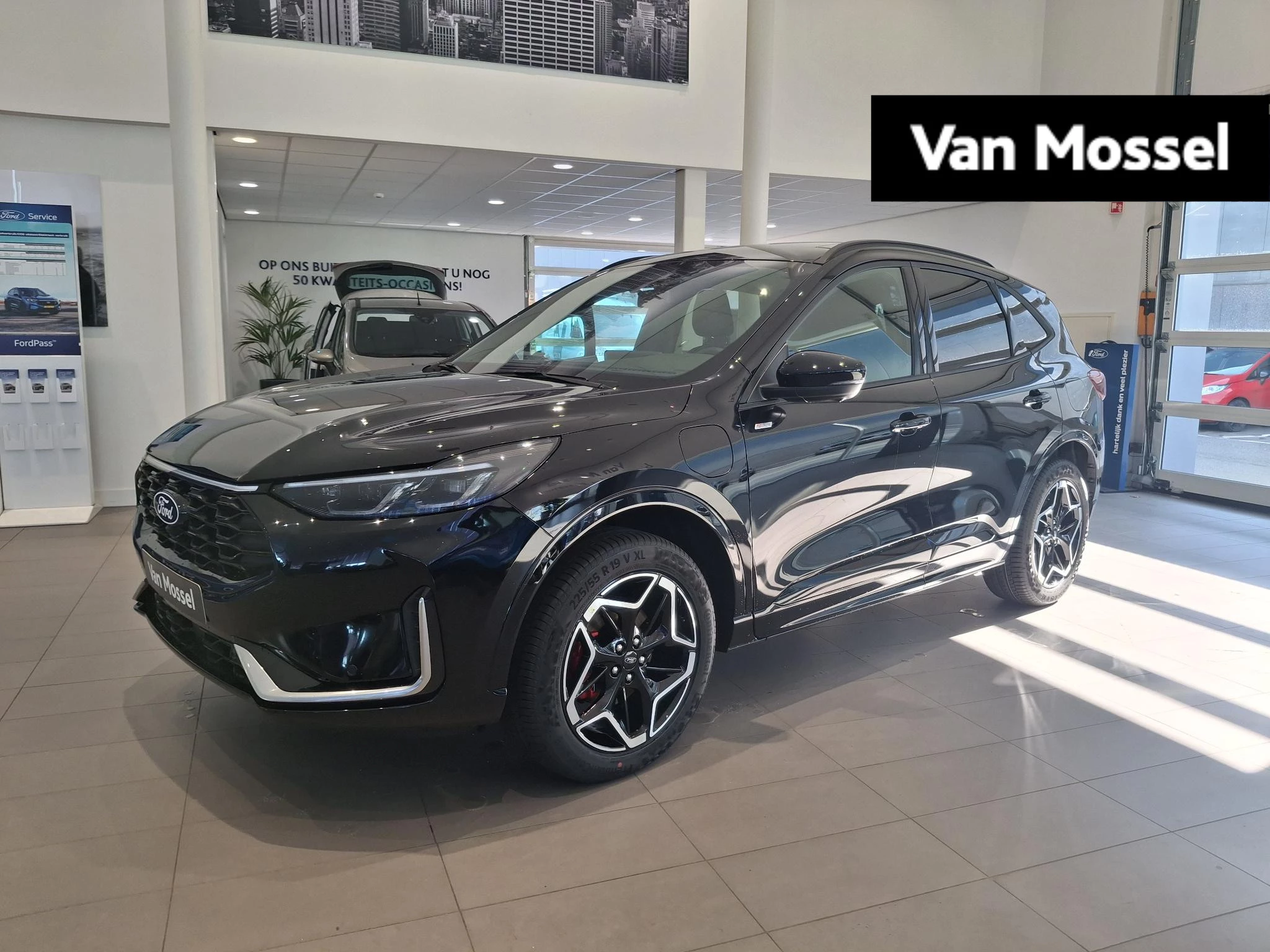 Ford Kuga met kenteken 68 – autofoto 2