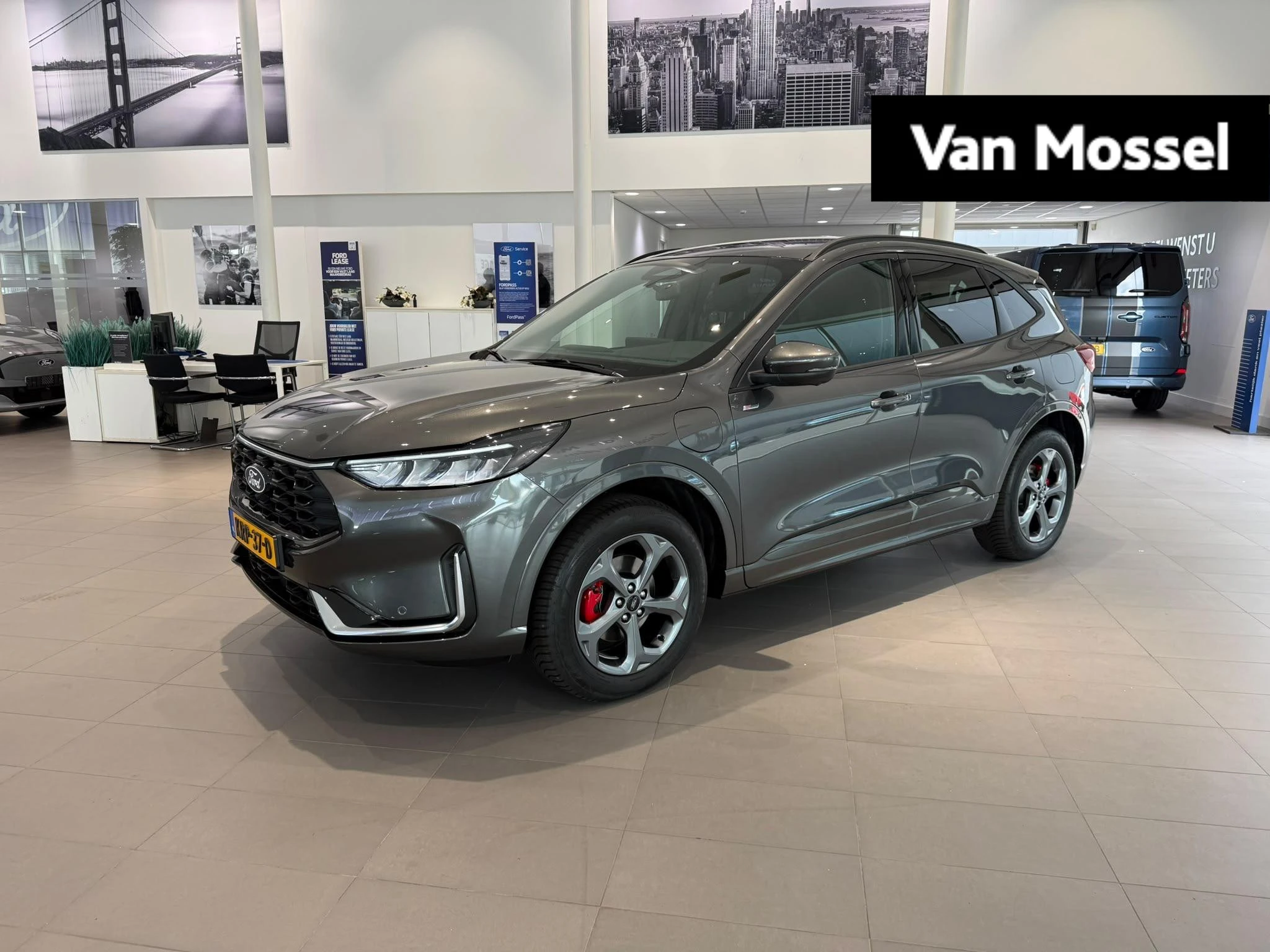 Ford Kuga met kenteken 68 – autofoto 2
