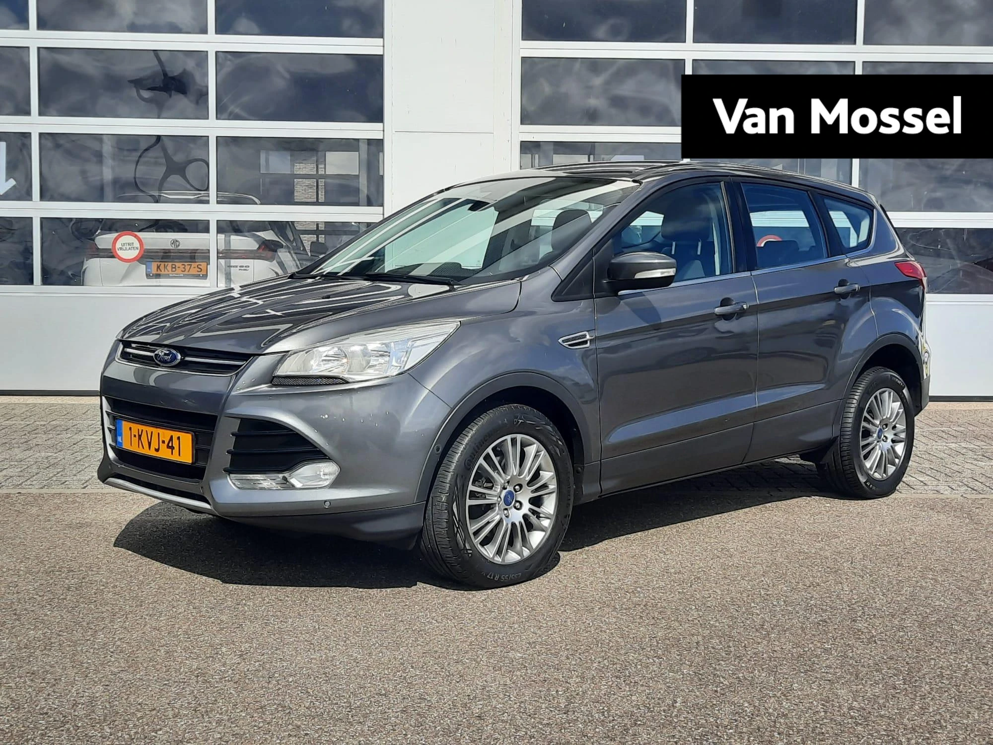 Ford Kuga met kenteken 66100 – autofoto 2
