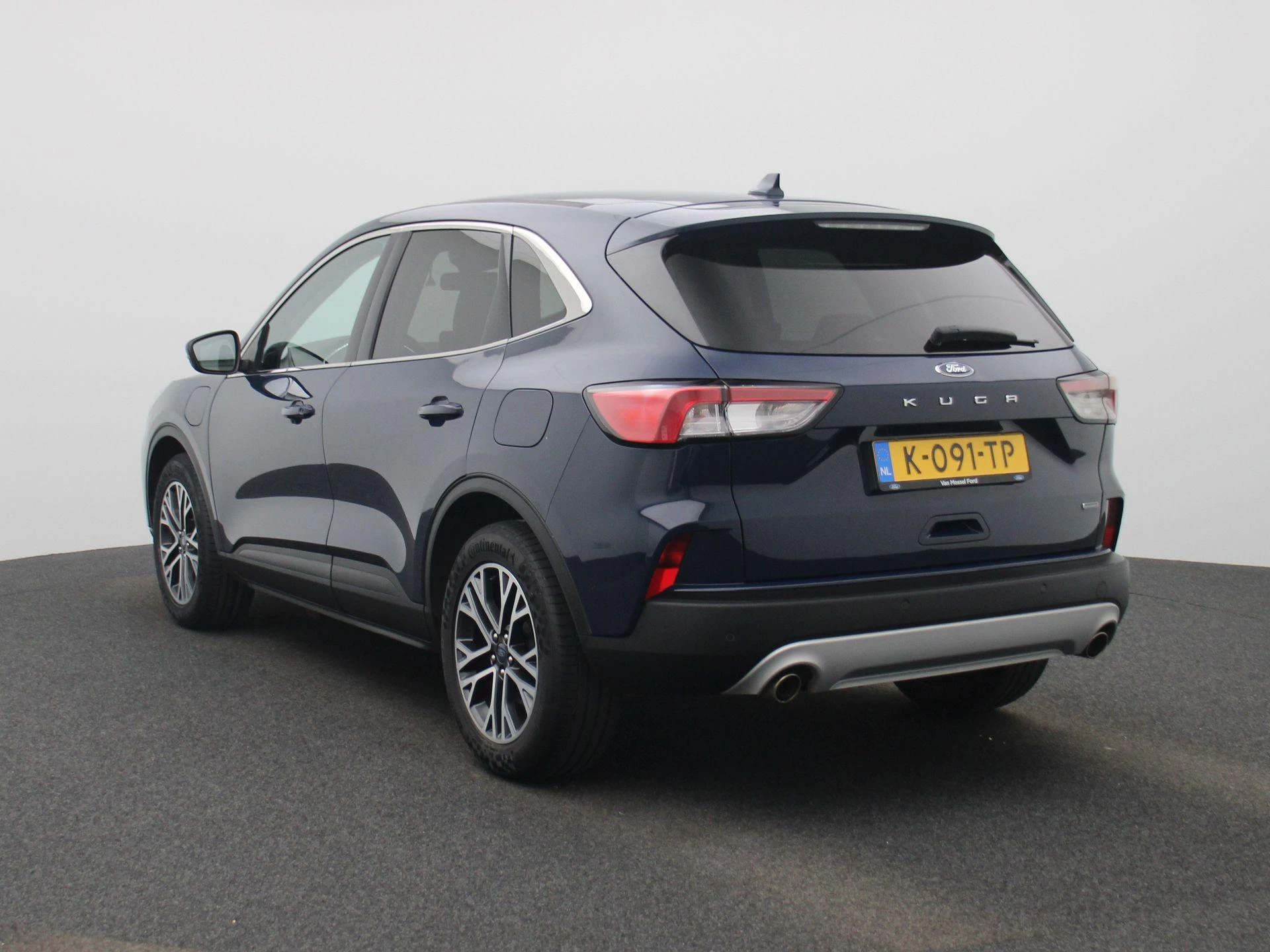 Ford Kuga met kenteken 56 – autofoto 3