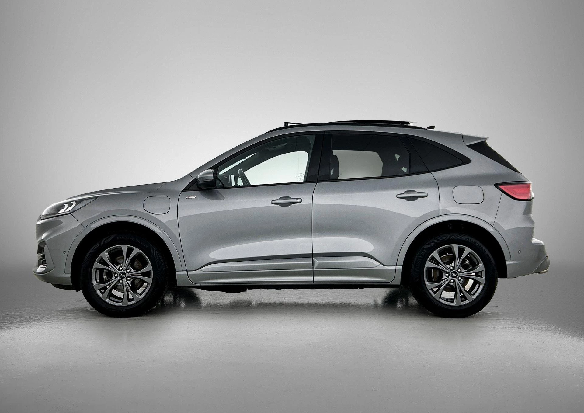 Ford Kuga met kenteken 14100 – autofoto 4