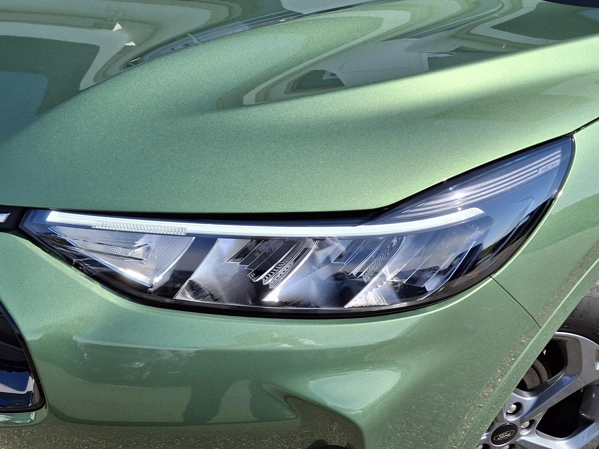 Ford Kuga met kenteken 09100 – autofoto 4