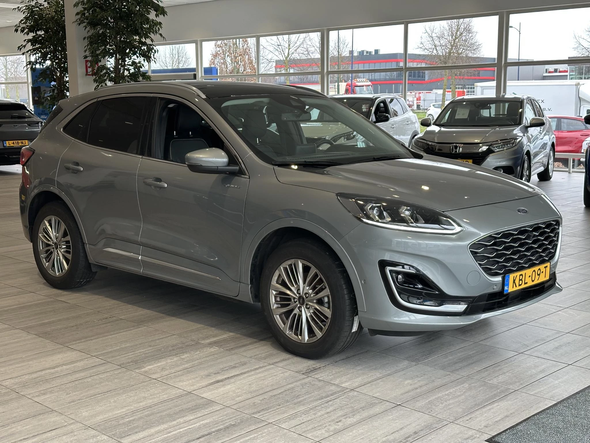 Ford Kuga met kenteken 14100 – autofoto 4