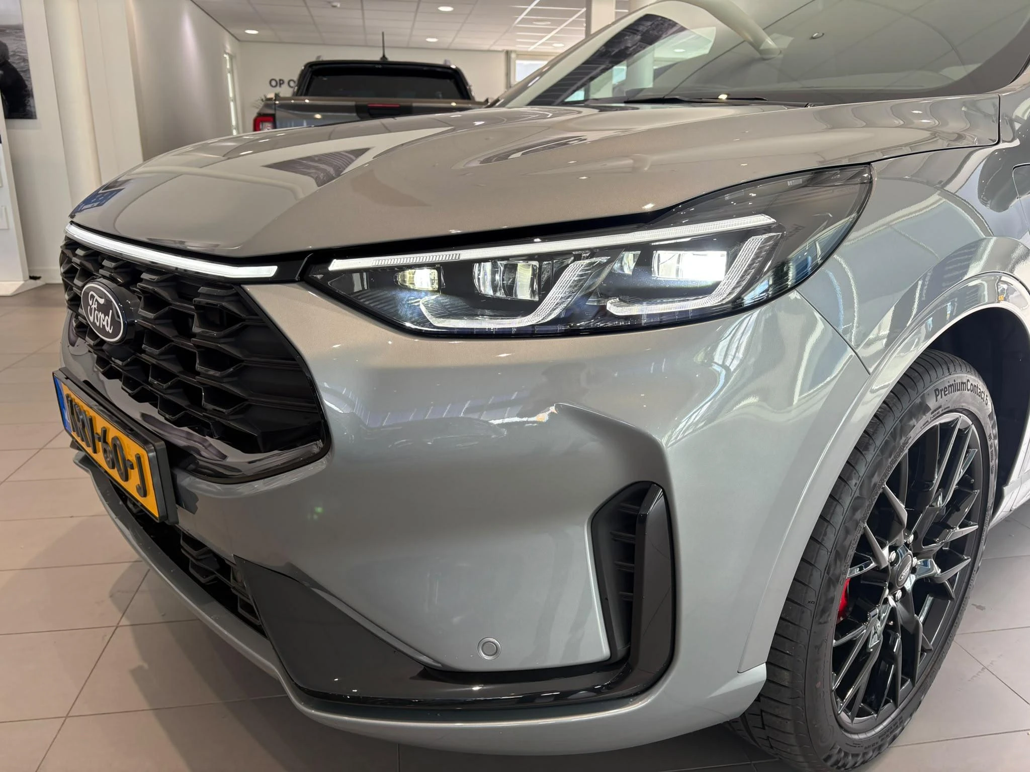 Ford Kuga met kenteken 29100 – autofoto 4