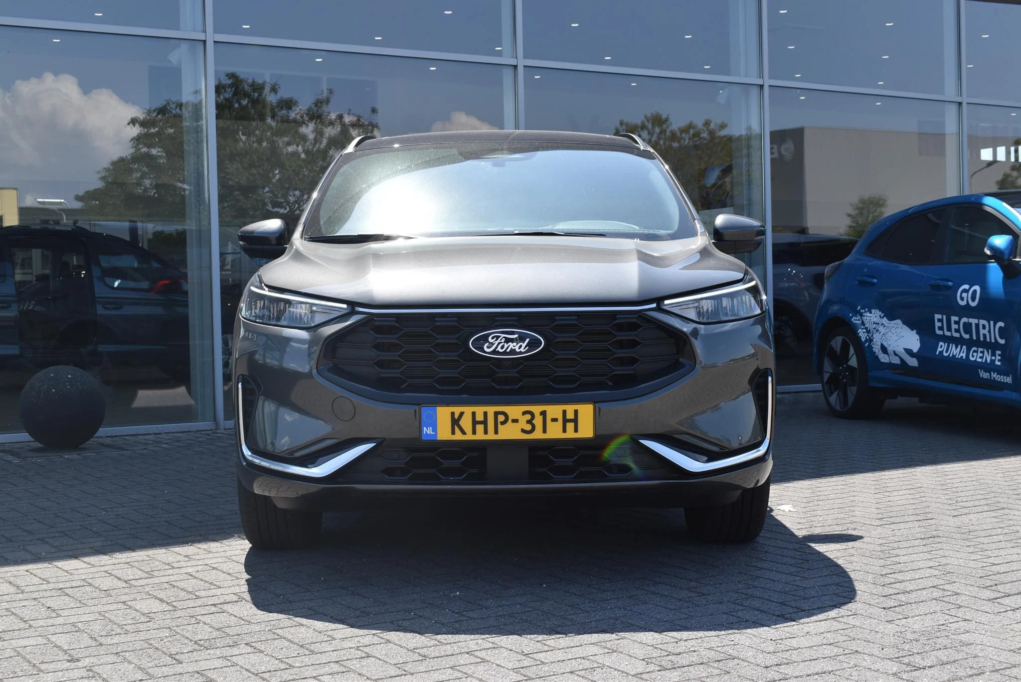 Ford Kuga met kenteken 68 – autofoto 4