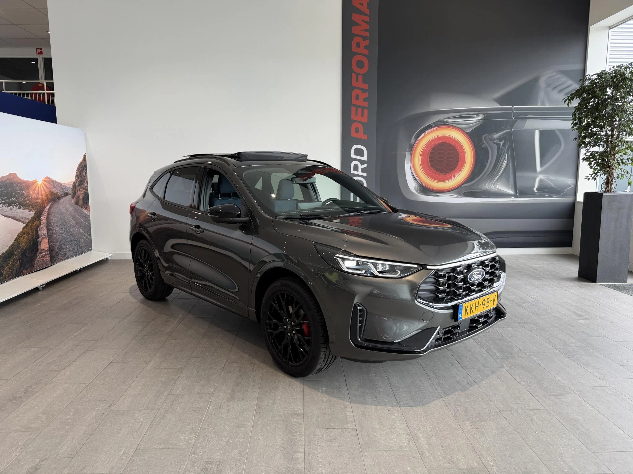 Ford Kuga met kenteken 68 – autofoto 4