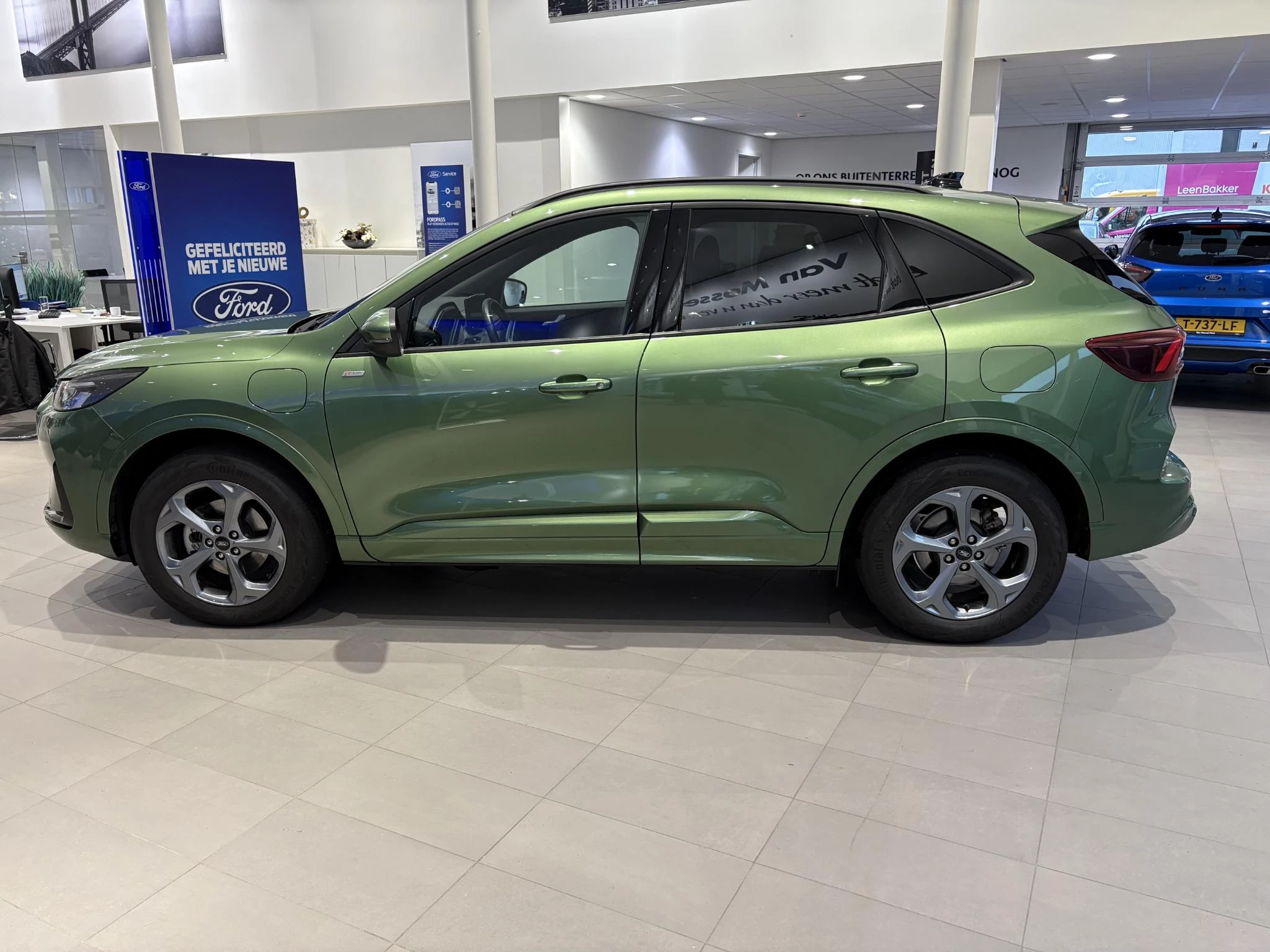 Ford Kuga met kenteken 09100 – autofoto 4