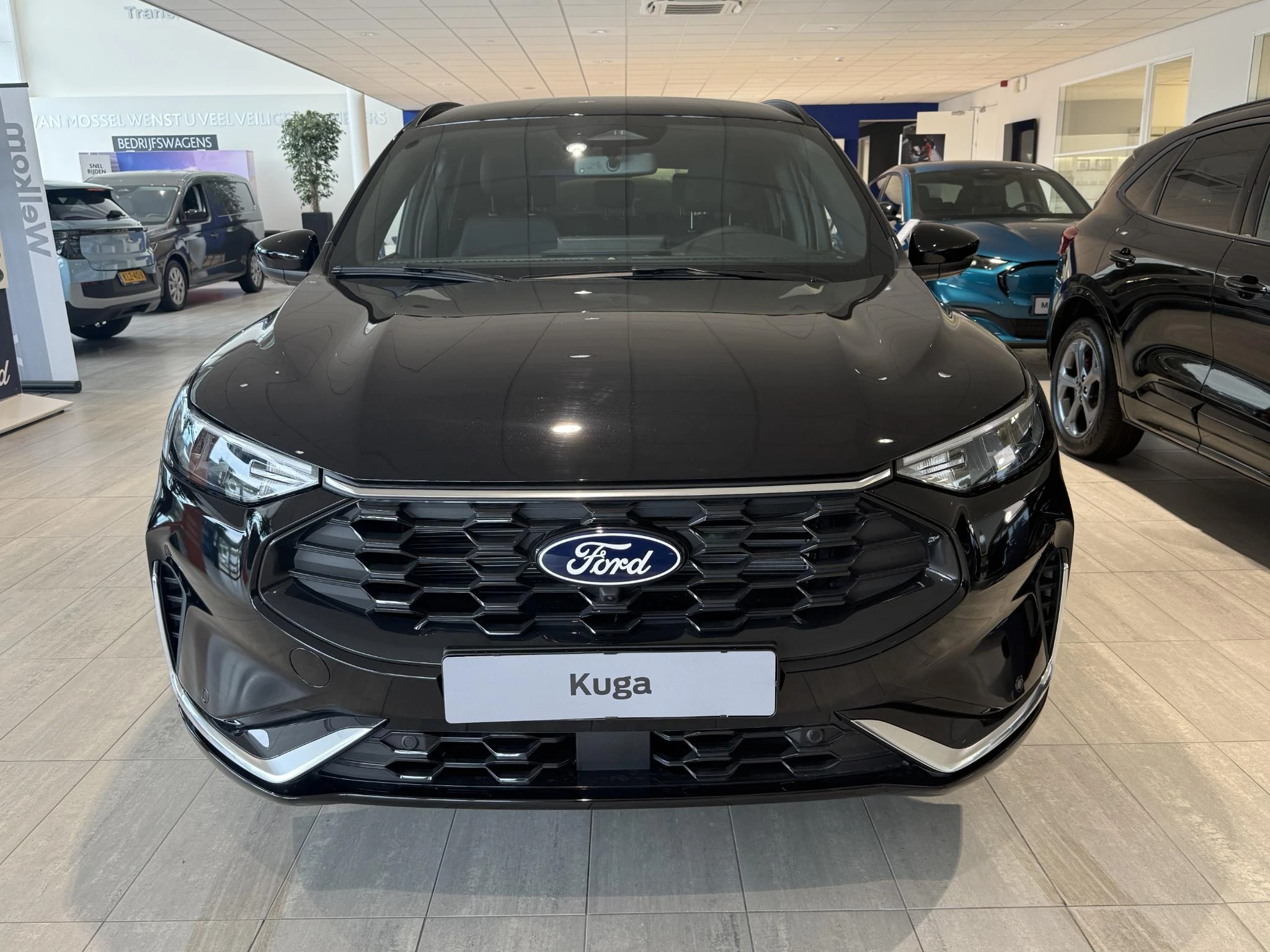 Ford Kuga met kenteken 28100 – autofoto 4