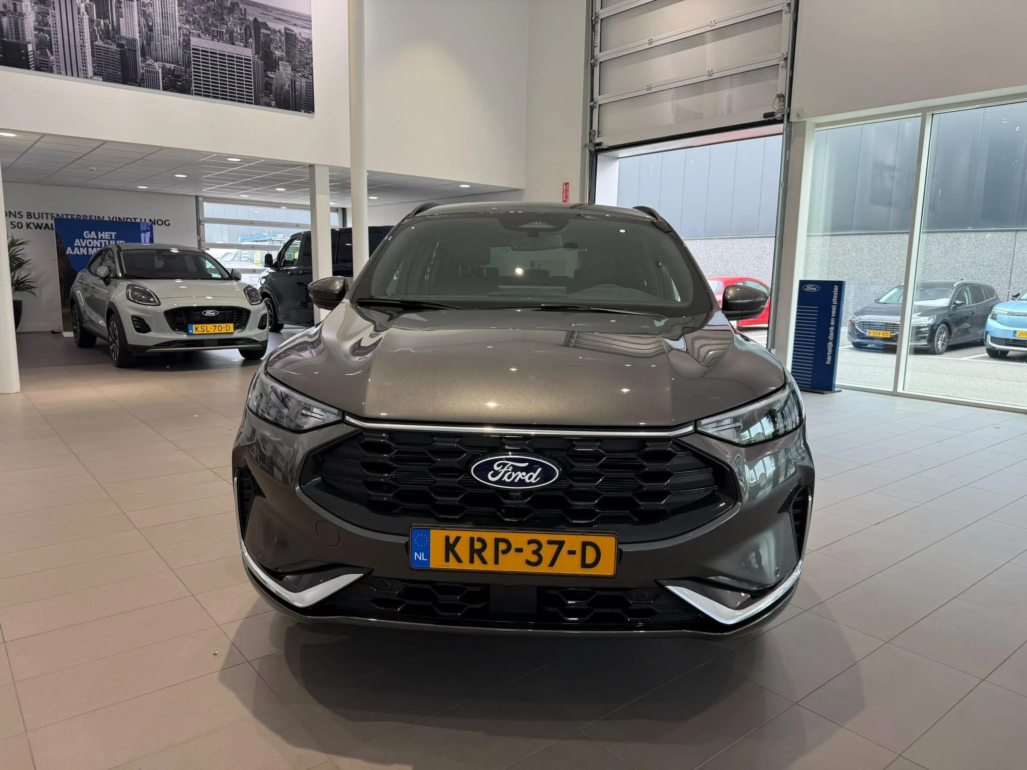 Ford Kuga met kenteken 68 – autofoto 4