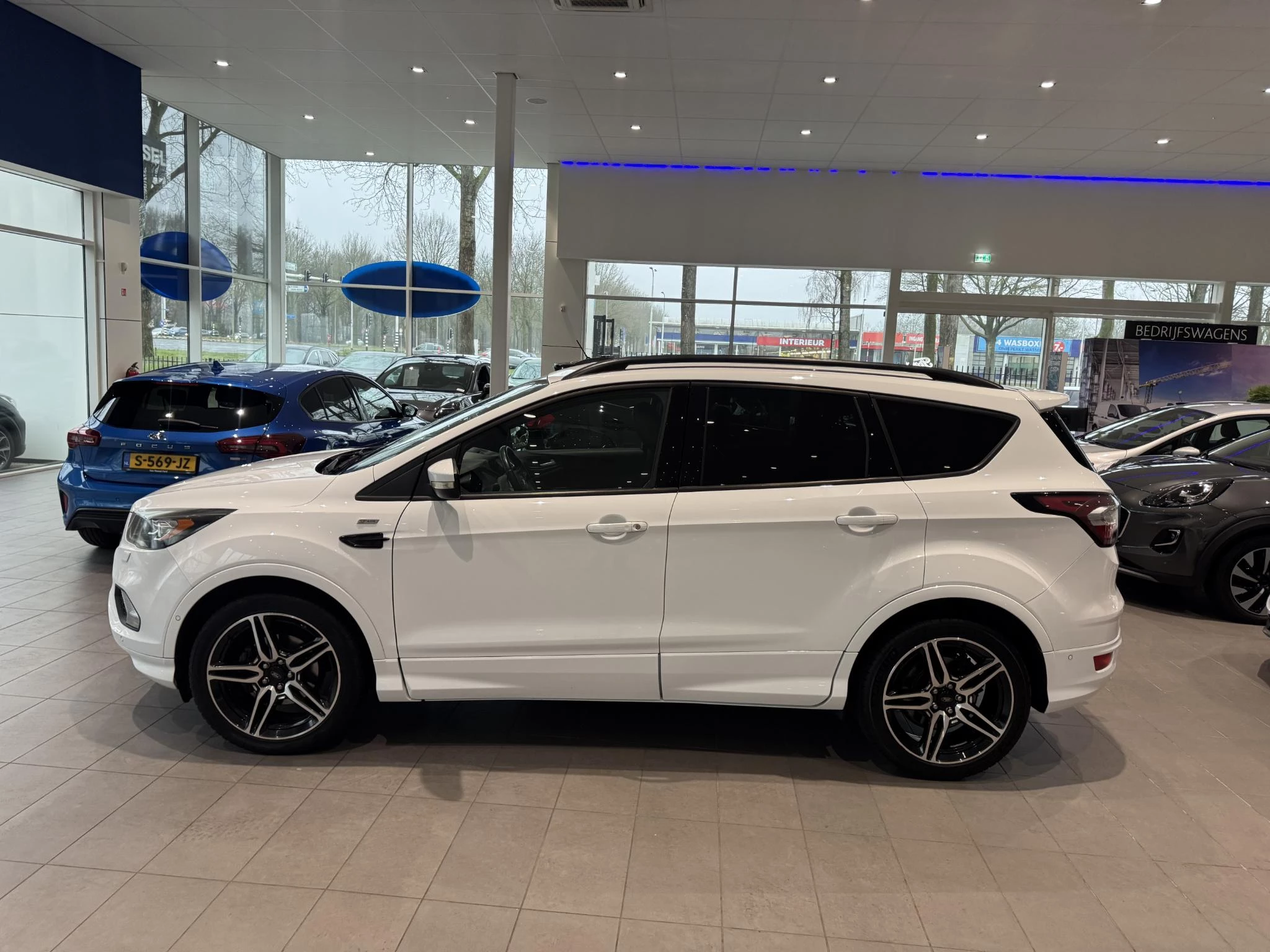 Ford Kuga met kenteken 62100 – autofoto 4