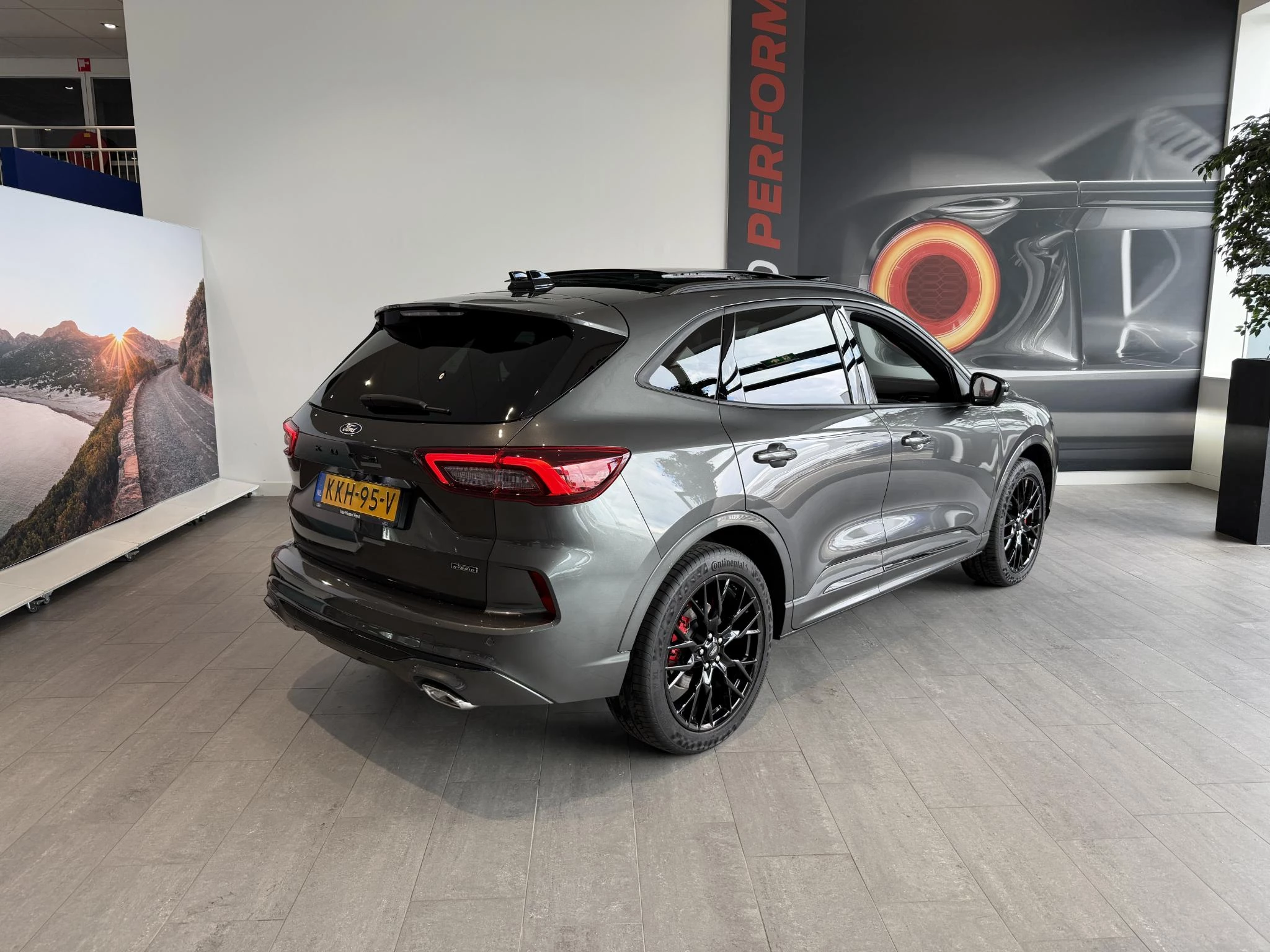 Ford Kuga met kenteken 68 – autofoto 5