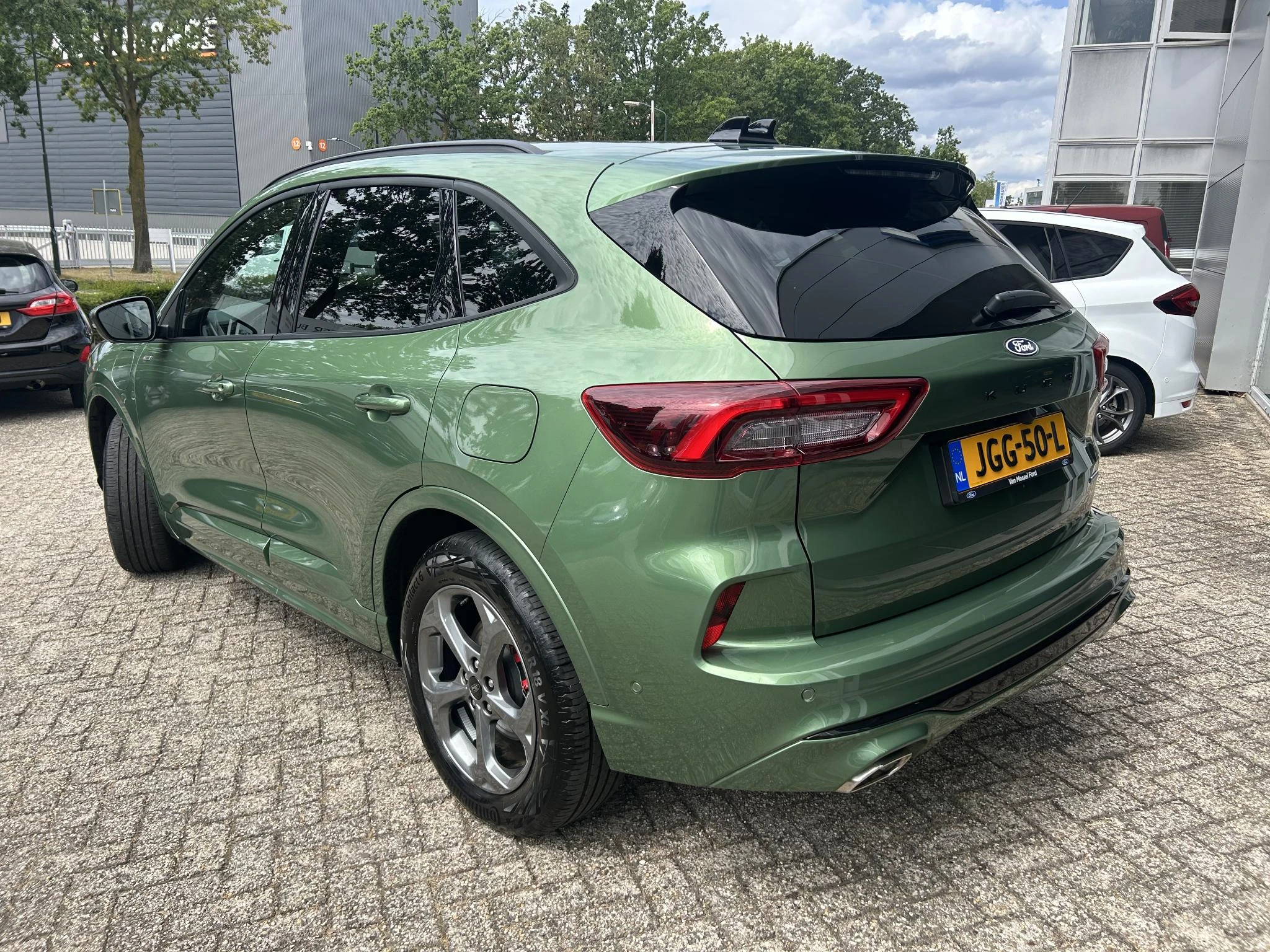 Ford Kuga met kenteken 68 – autofoto 5